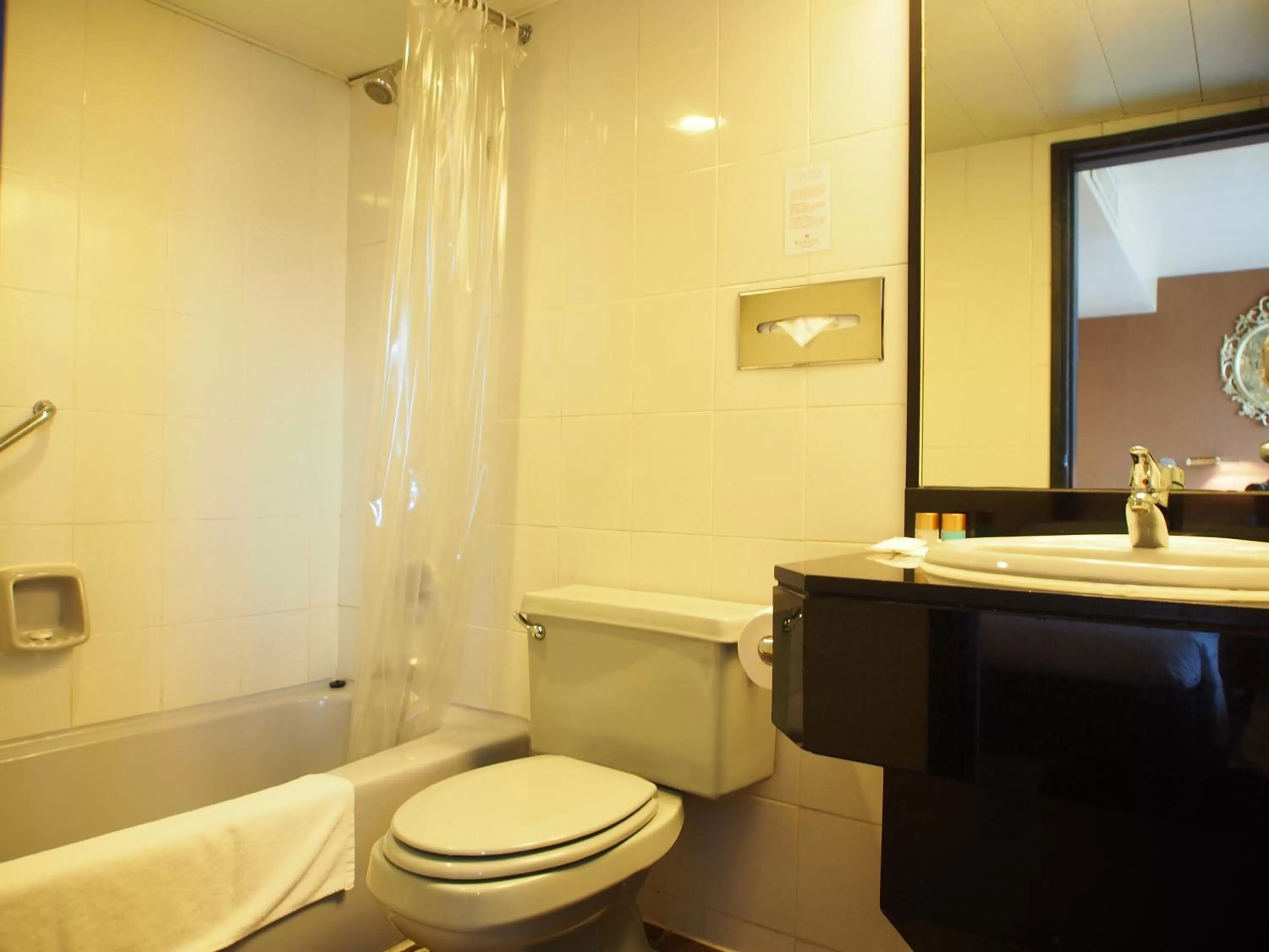 Shower in Best Western Plus Tsim Sha Tsui