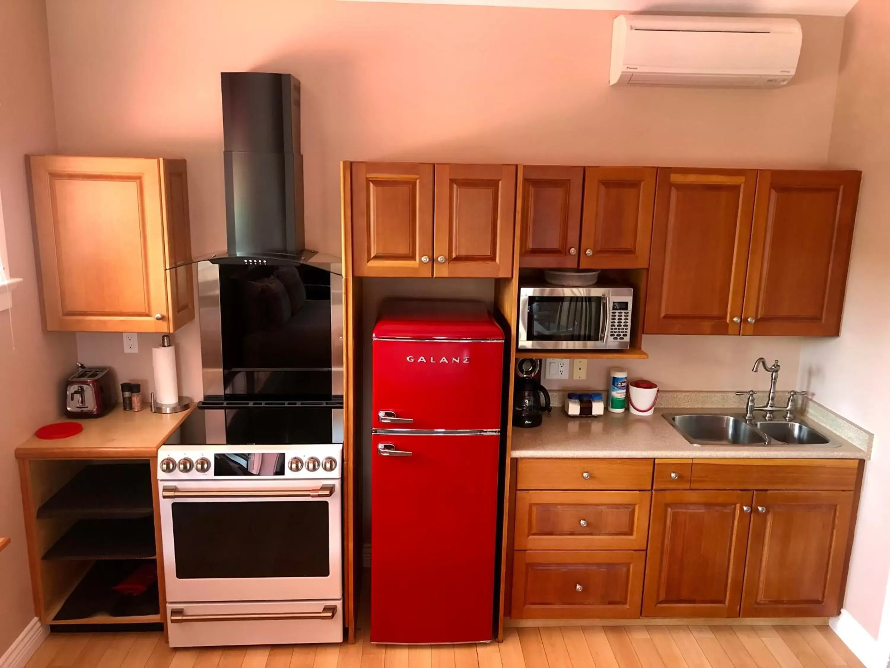 Family Ocean Lagoon Condo w/Loft, Kitchen in Birds of a Feather Ocean Lagoon Victoria Condos Family Ocean Lagoon Condo w/Loft, Kitchen in Birds of a Feather Ocean Lagoon Victoria Condos