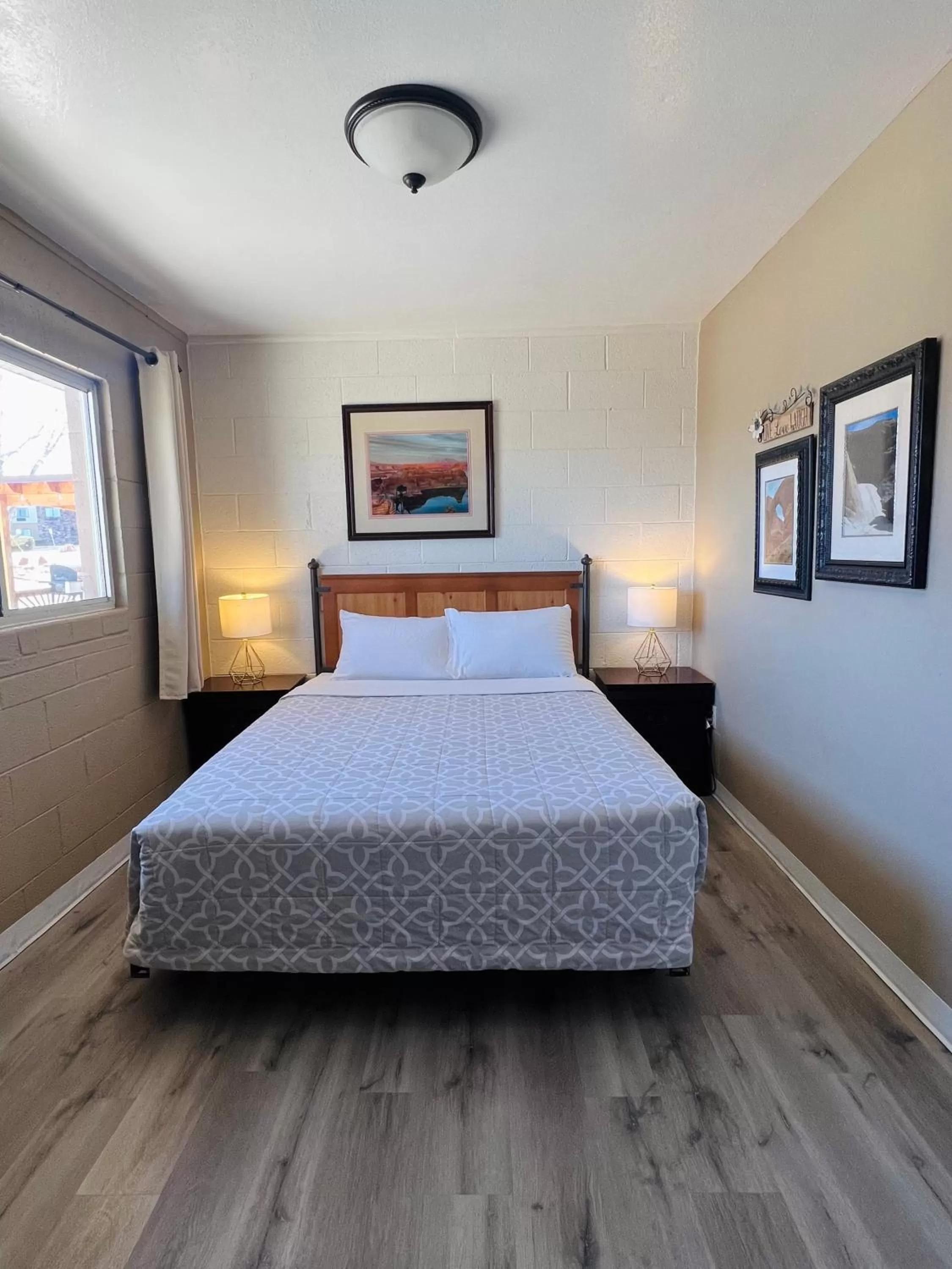 Bedroom, Bed in Lake Powell Motel & Apartments