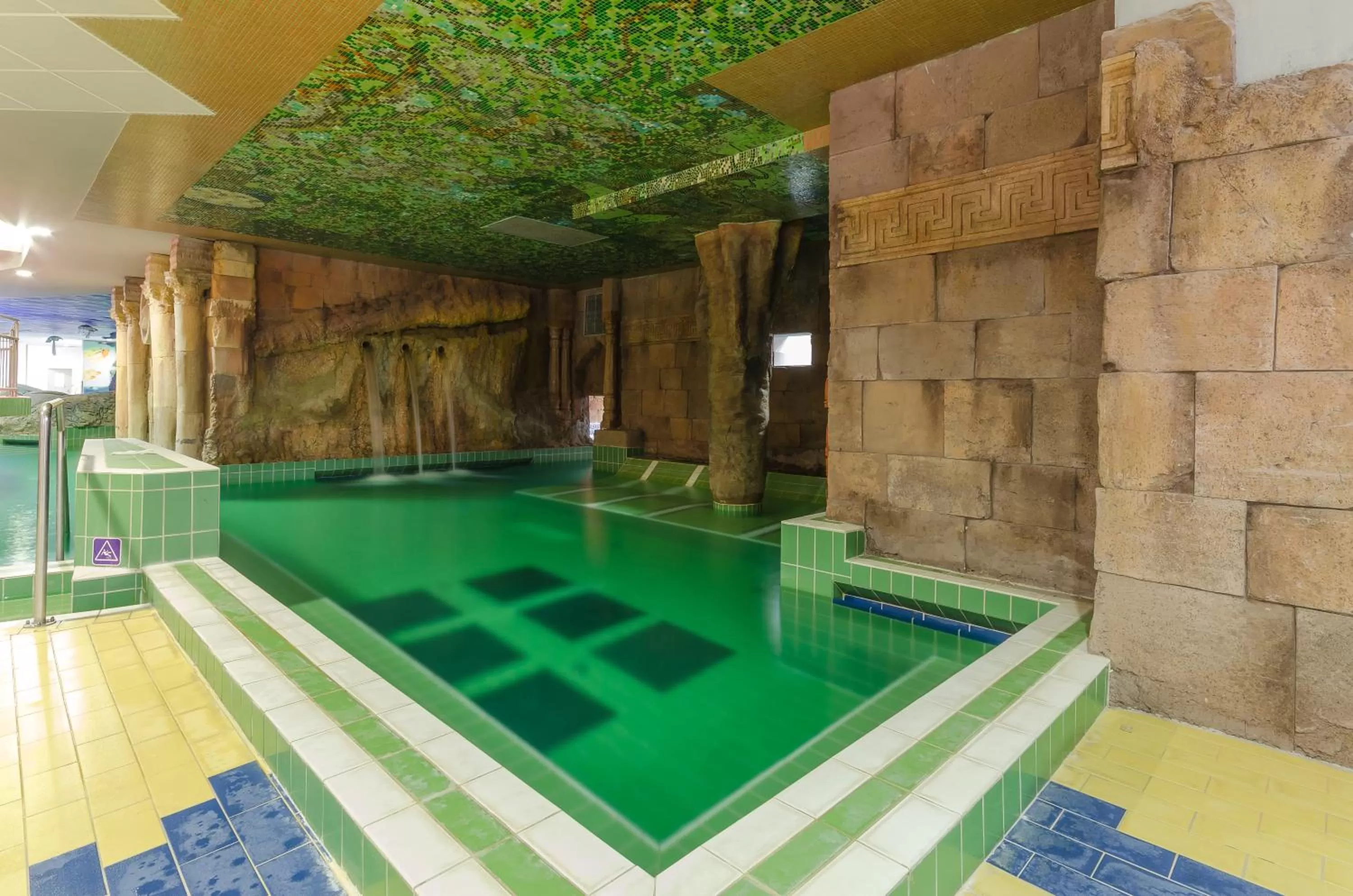 Swimming pool in Hunguest Hotel Aqua Sol