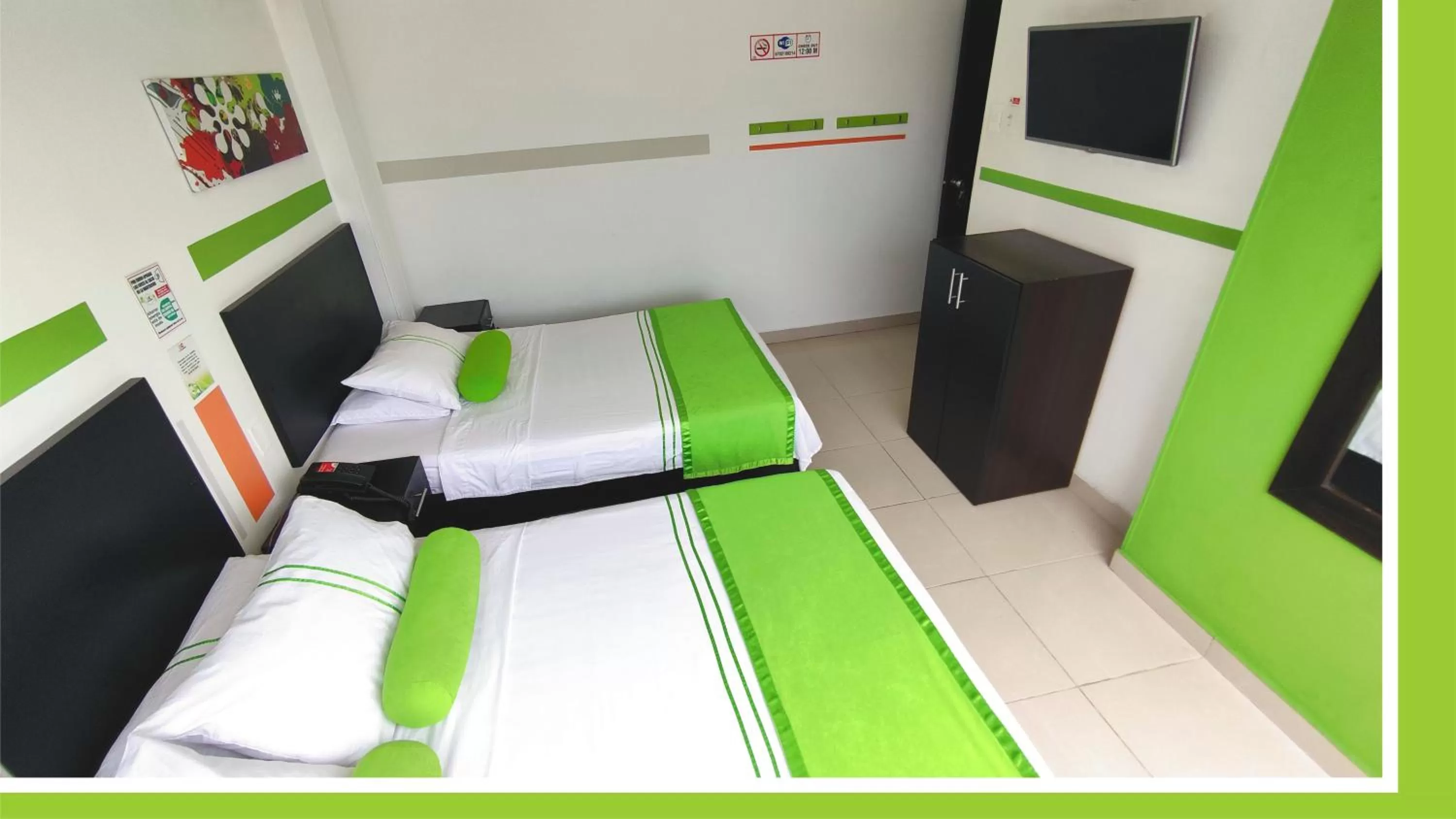 Photo of the whole room in HOTEL COLOURS Cali