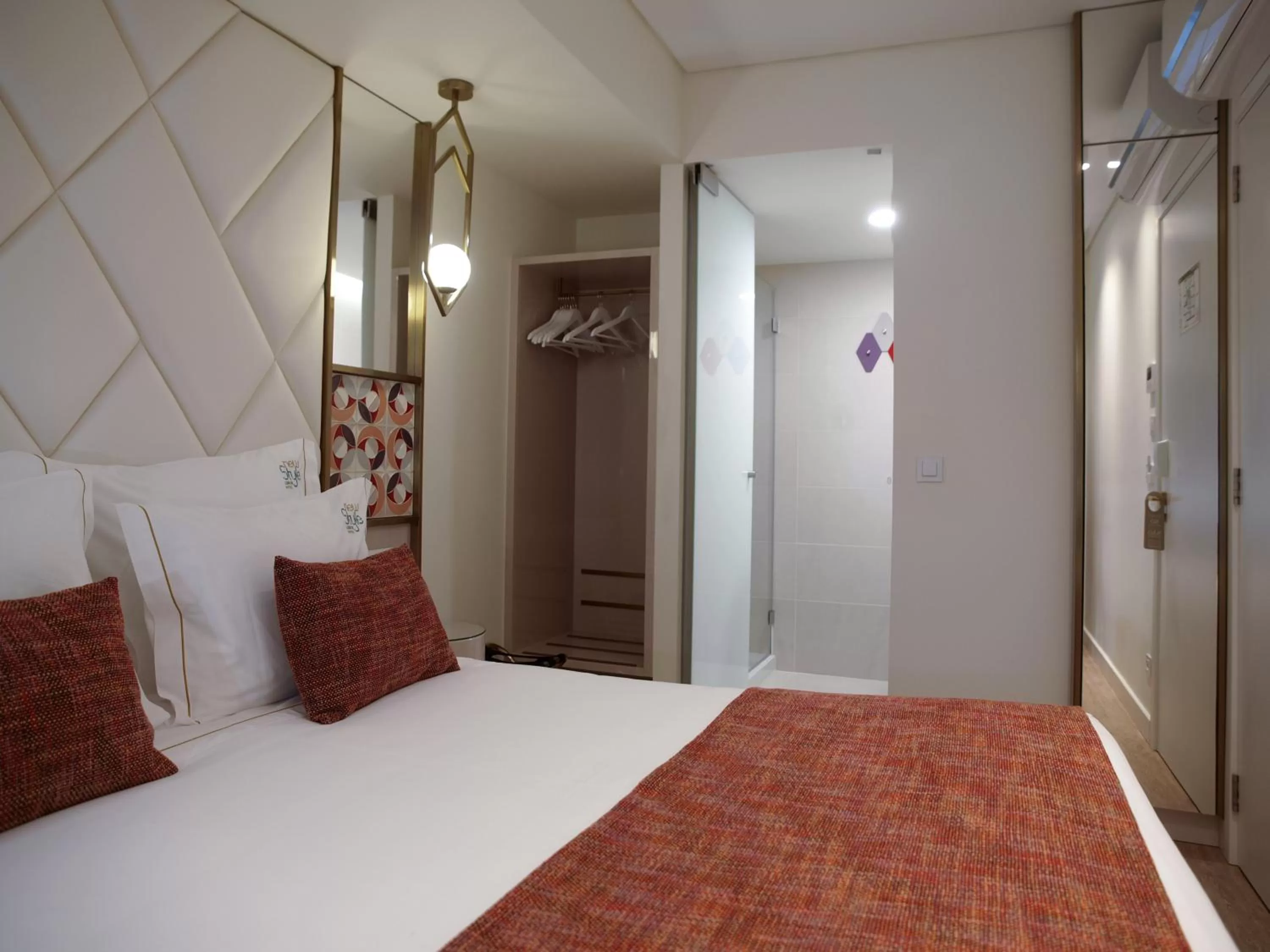 Bedroom, Bed in New Style Lisbon Hotel