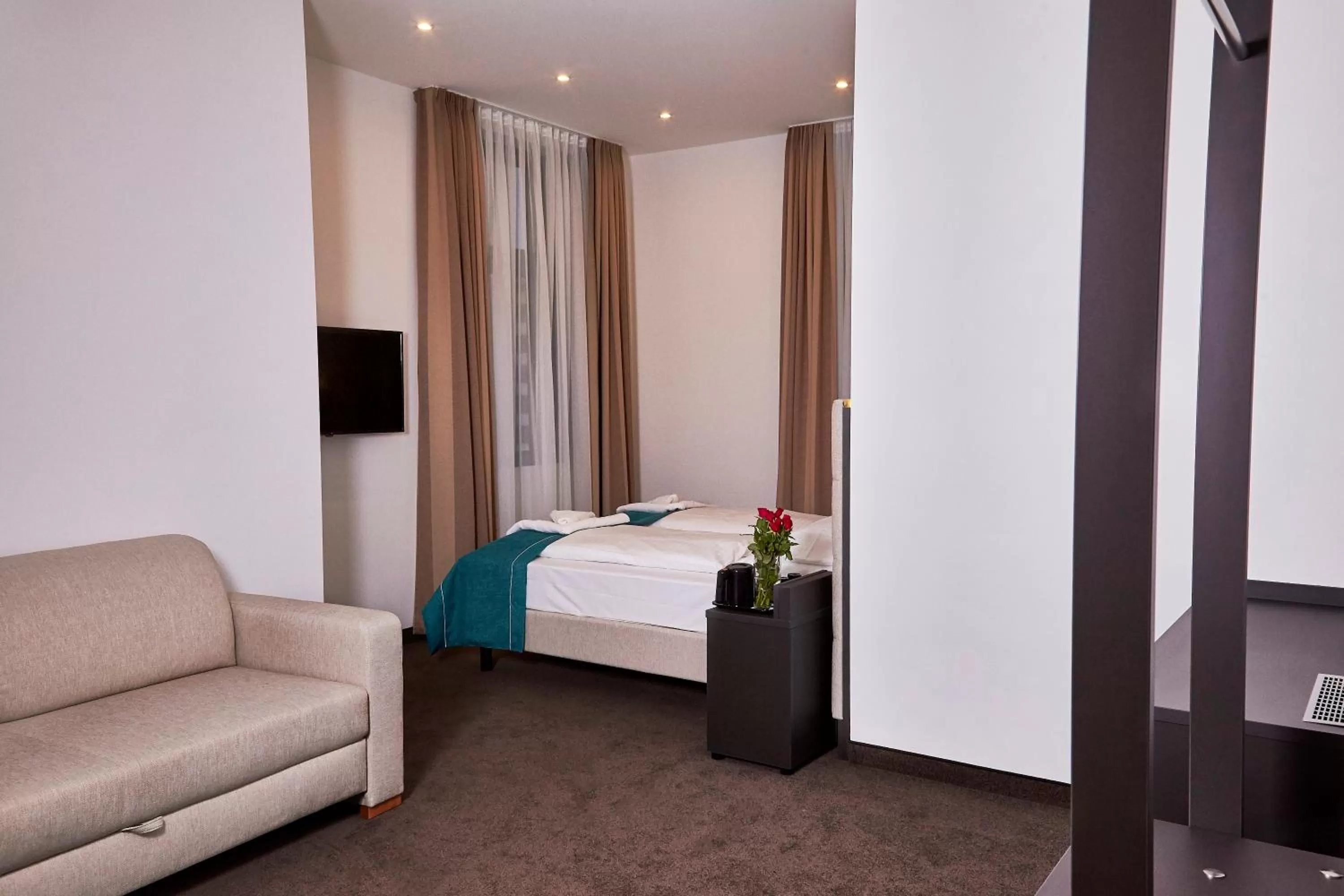 Photo of the whole room, Bed in The Monument Hotel - BW Signature Collection