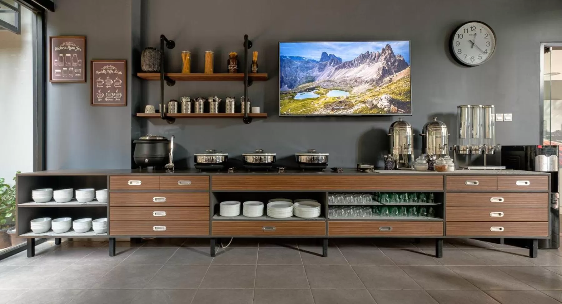 Restaurant/places to eat in Juno Tanah Abang Jakarta