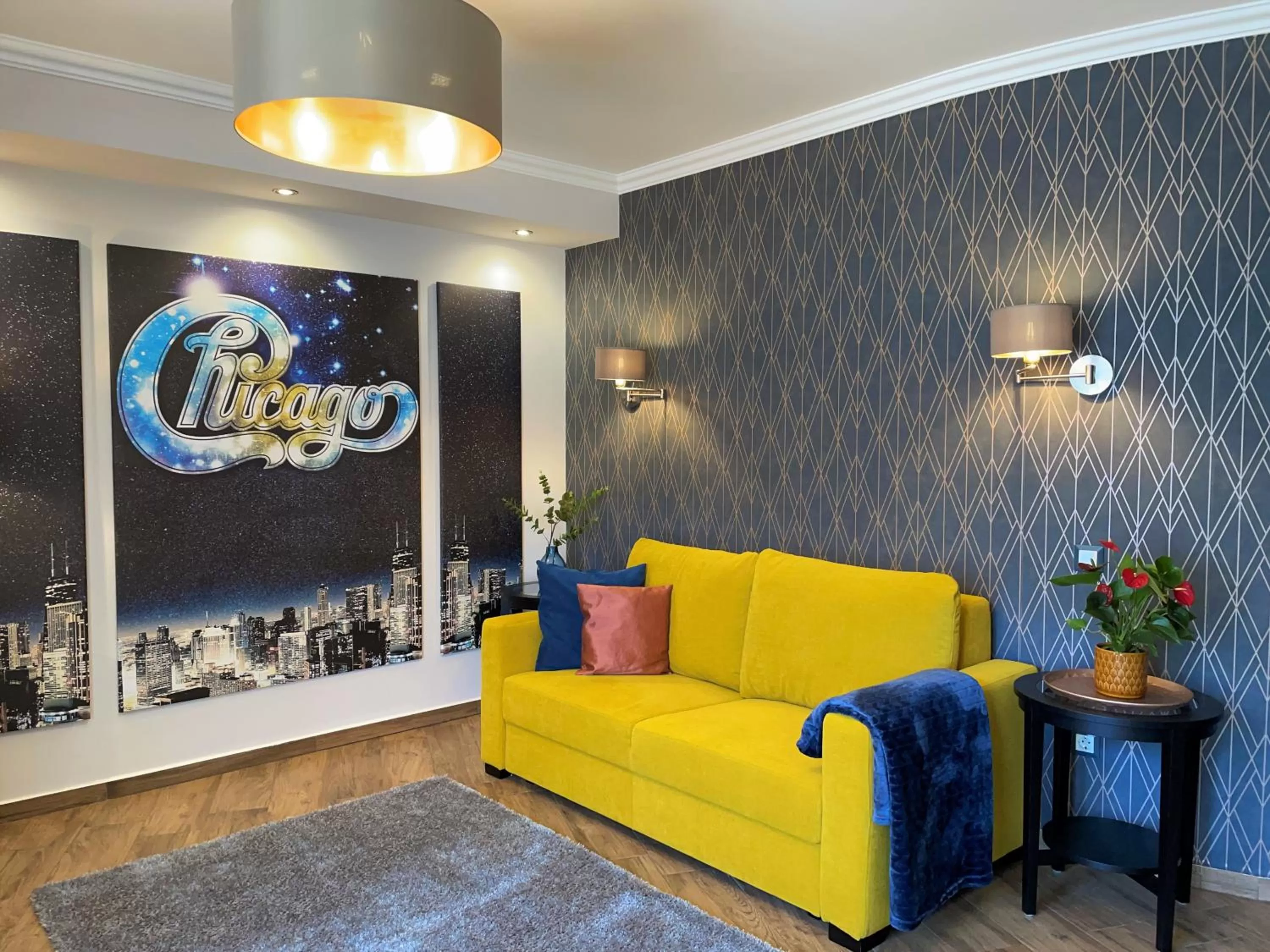 Photo of the whole room, Seating Area in Chicago Vendégház