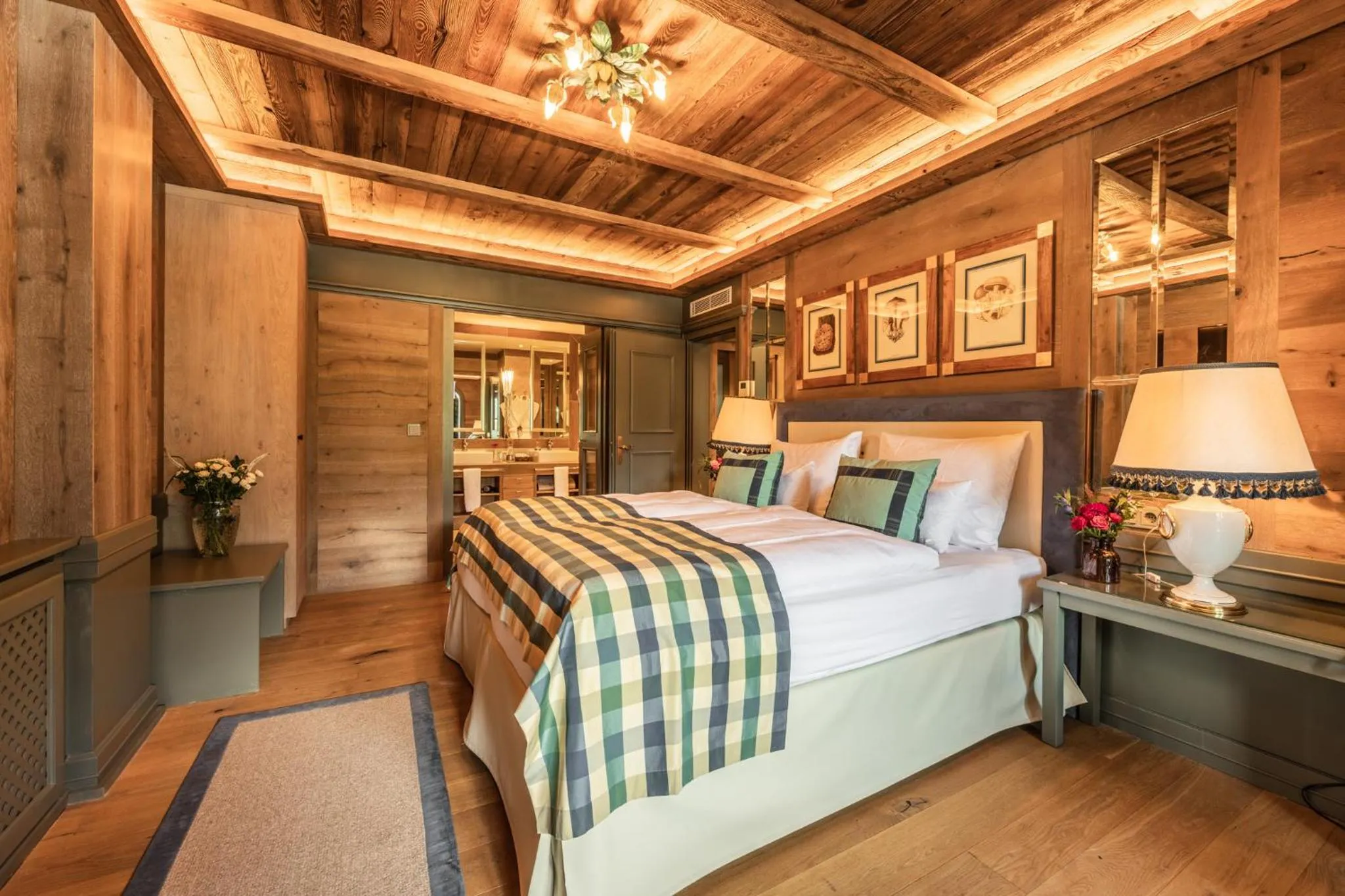 Photo of the whole room, Bed in Astoria Resort