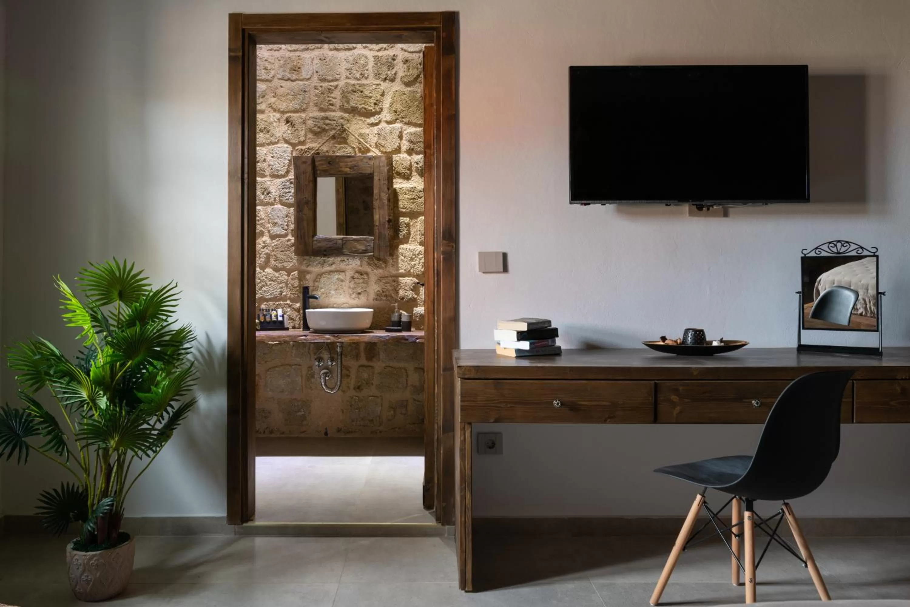 TV and multimedia in Ancient Knights Luxury Suites