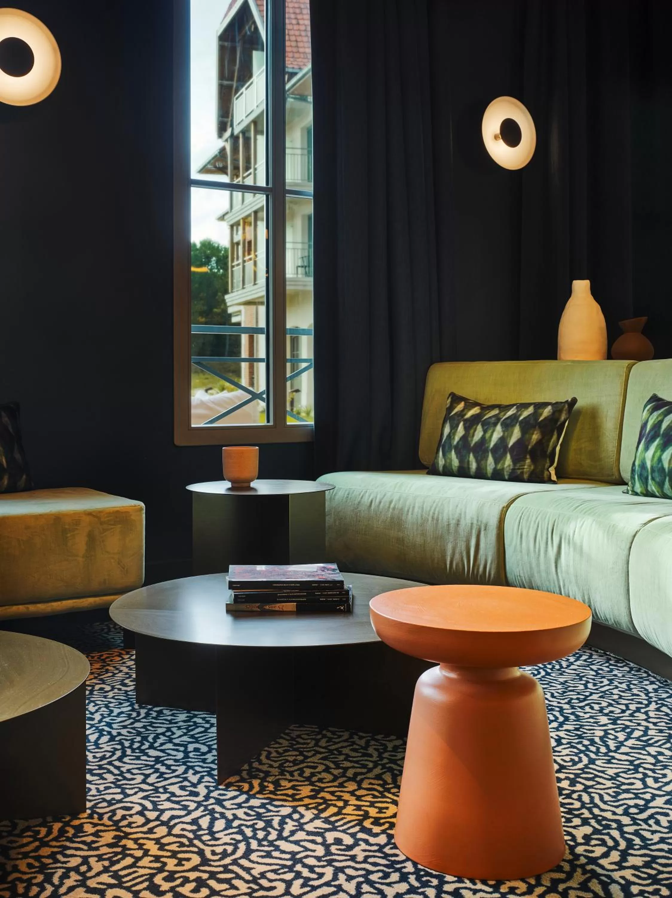 Communal lounge/ TV room in Mercure Hôtel Le Touquet