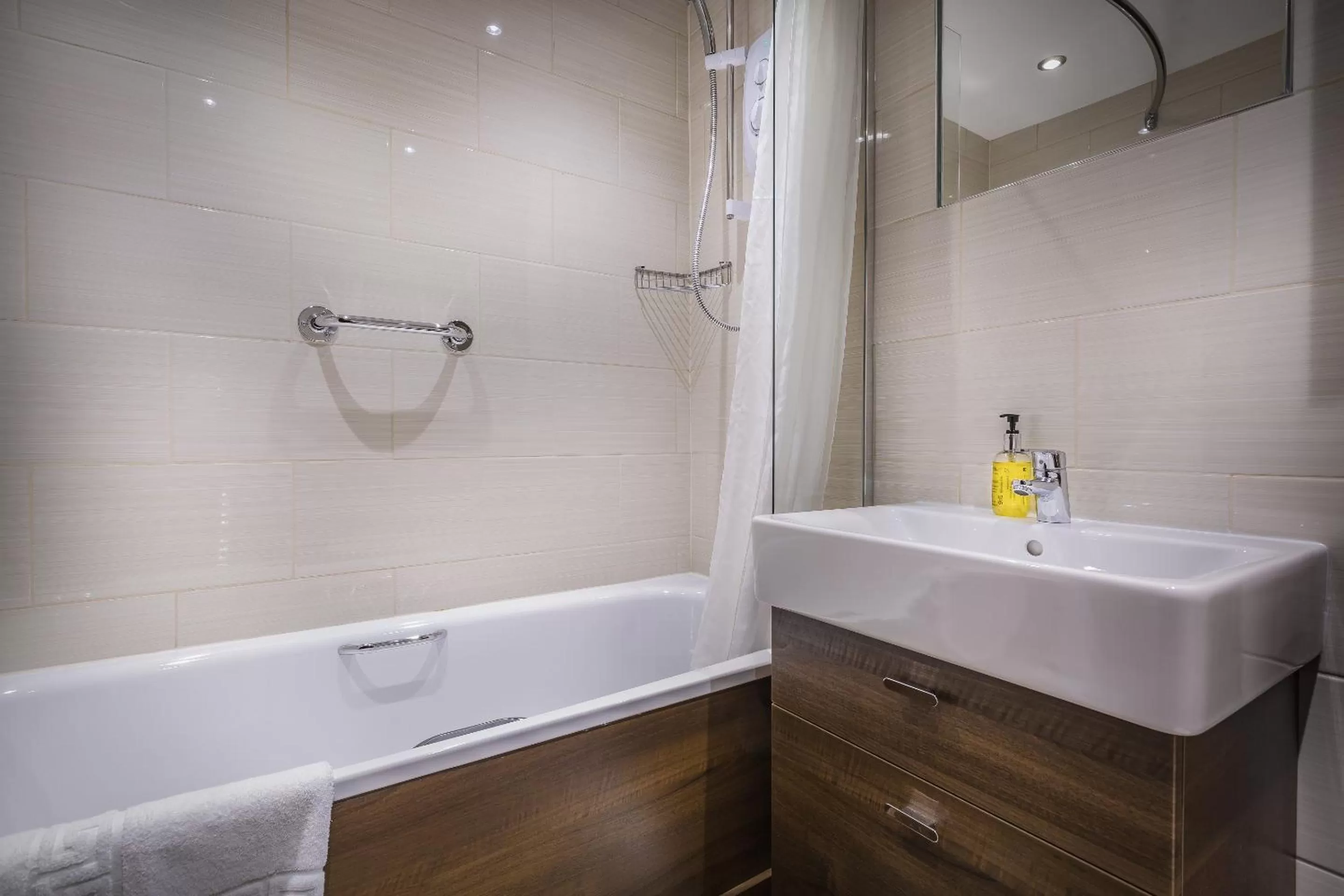 Bathroom in The Old Bridge Inn, Holmfirth, West Yorkshire - The Coaching Inn Group