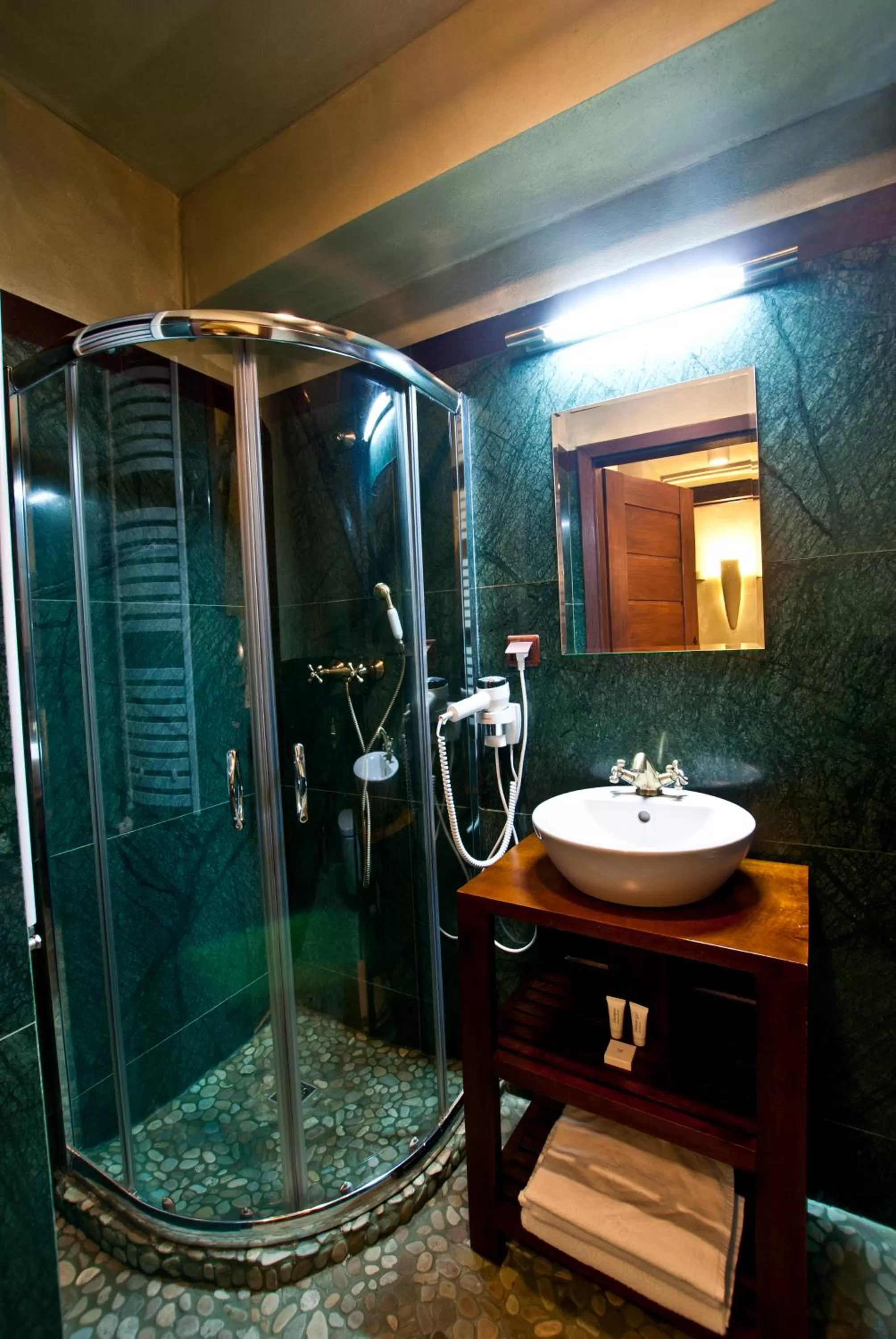 Shower, Bathroom in Zamek Uniejów