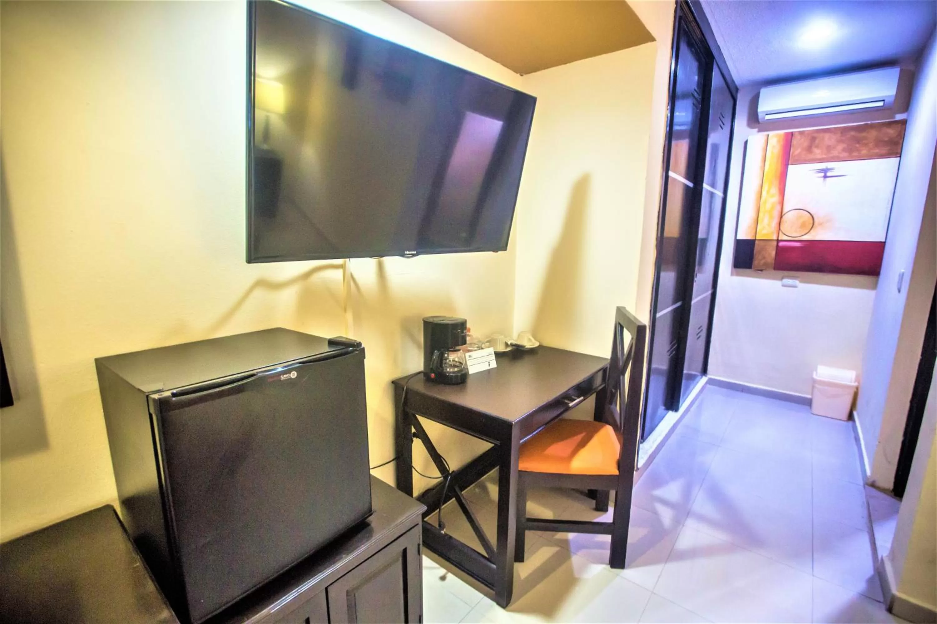 TV and multimedia in Hotel Plaza Mirador