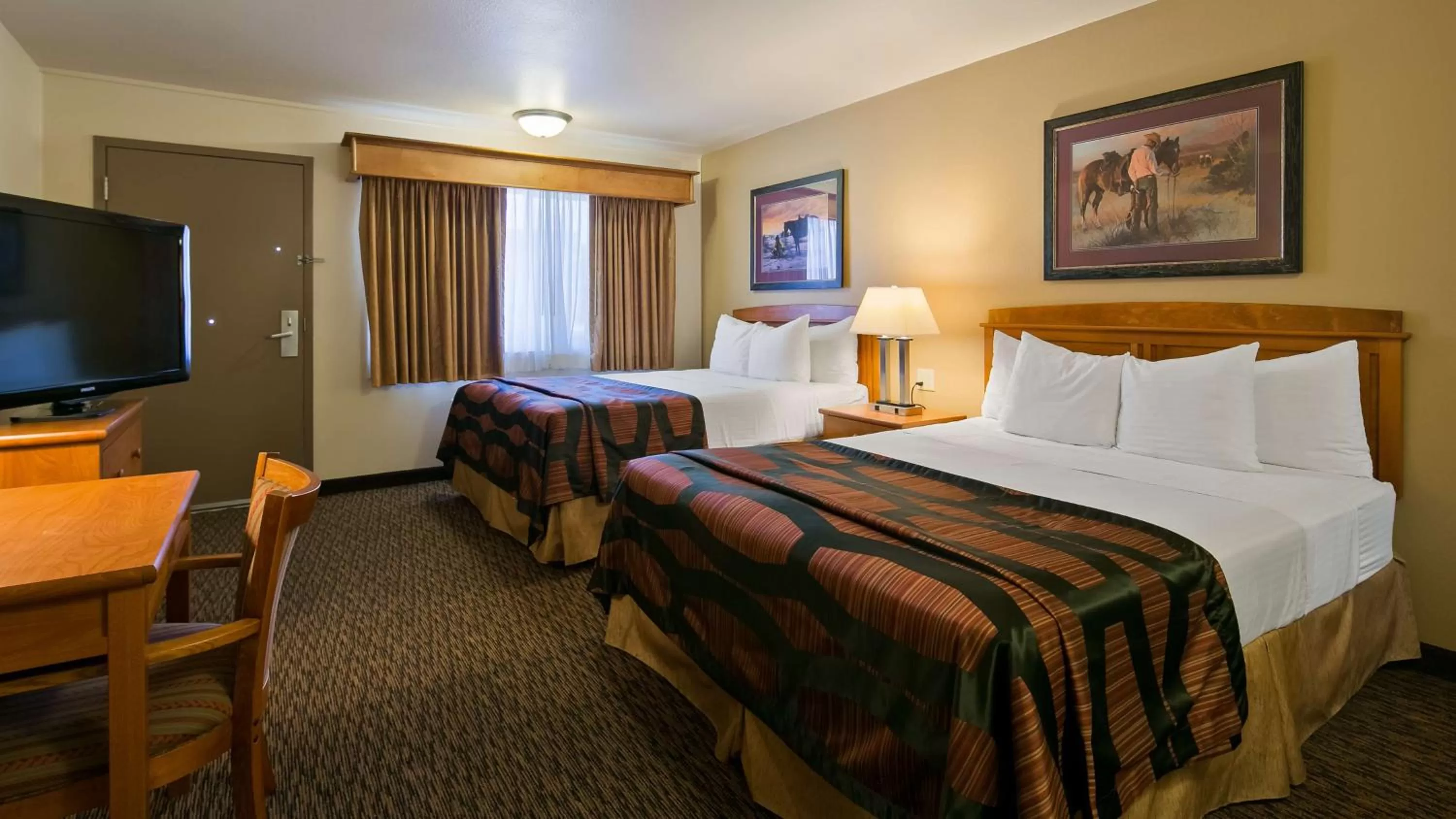 Photo of the whole room, Bed in Best Western Plains Motel