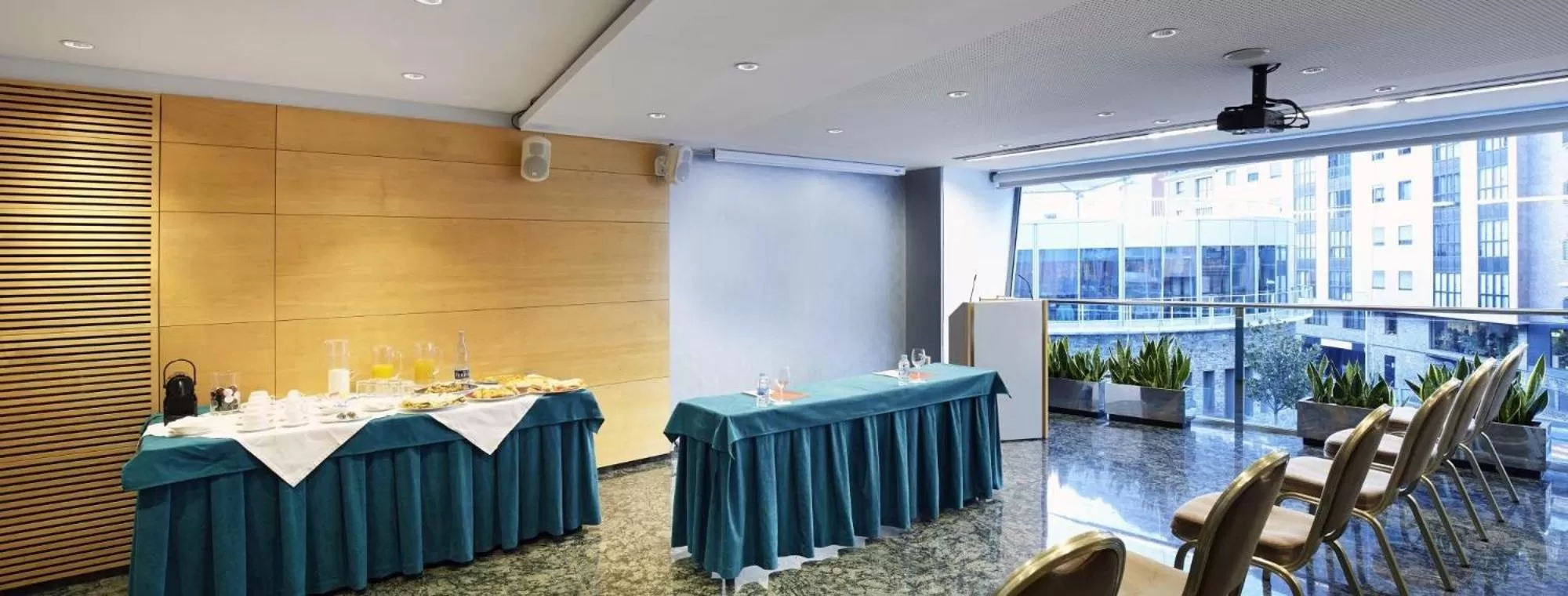 Business facilities in Fènix Hotel