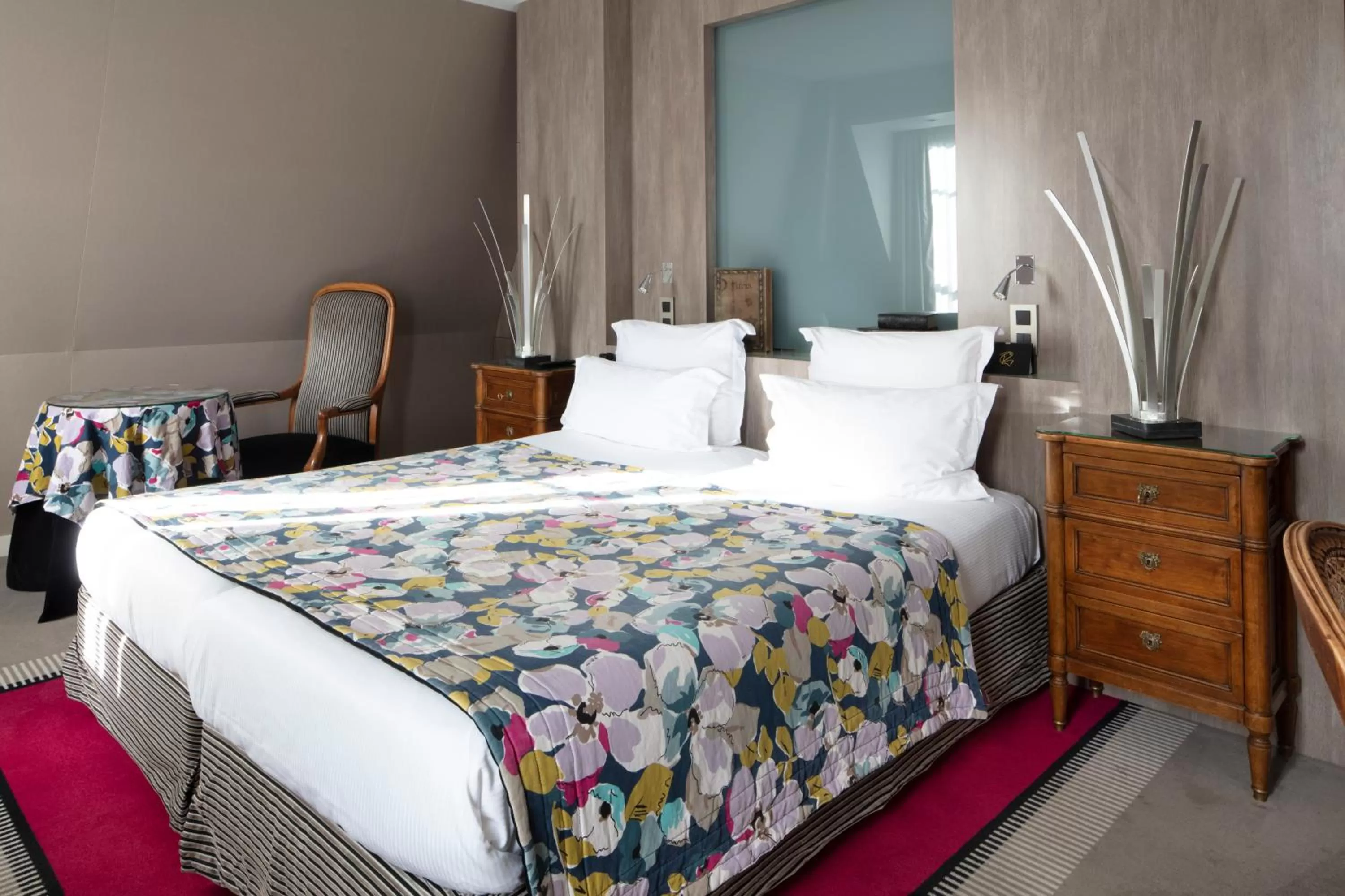 Photo of the whole room, Bed in Hôtel Regent's Garden - Astotel