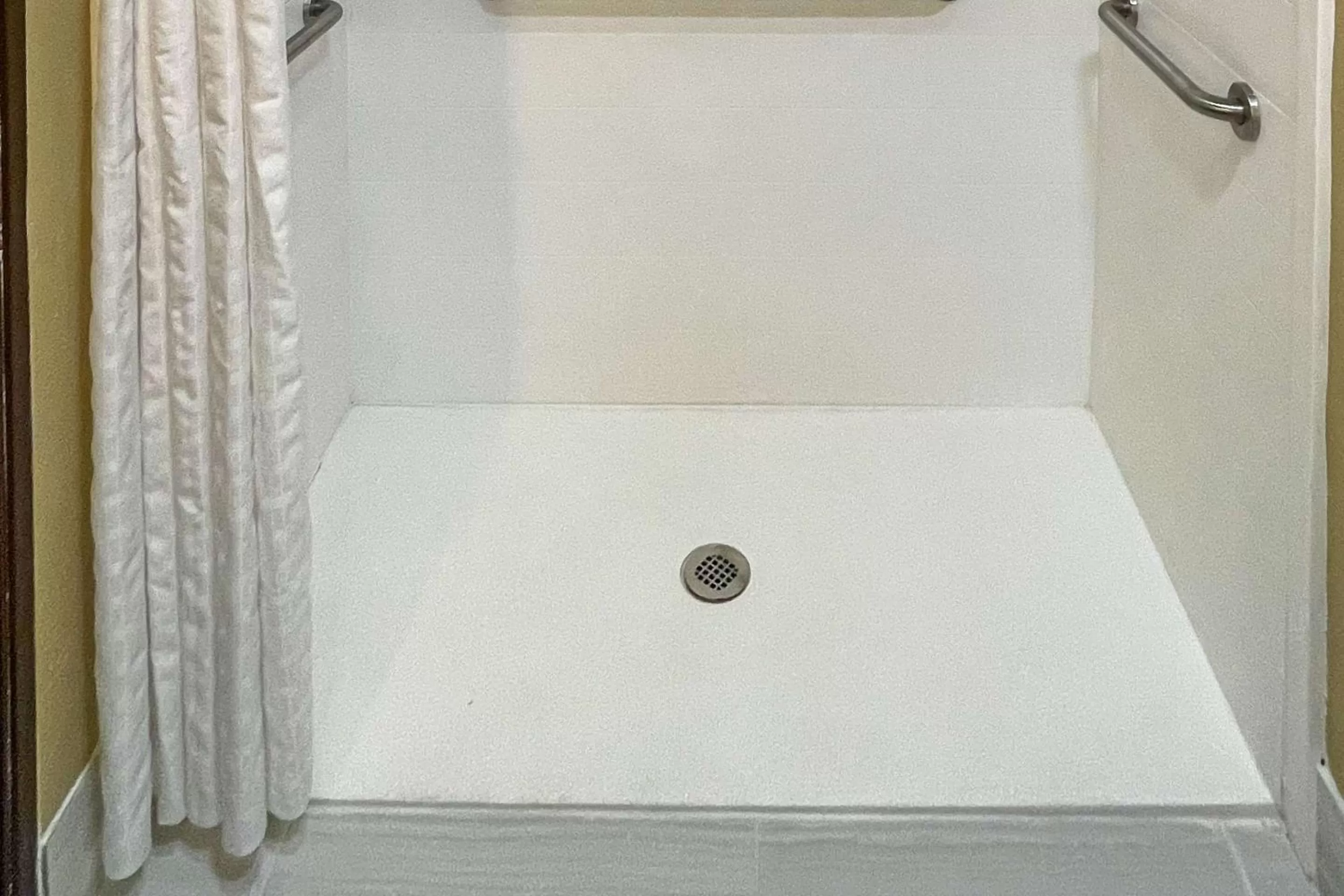 Bedroom in Comfort Suites San Antonio Near Seaworld