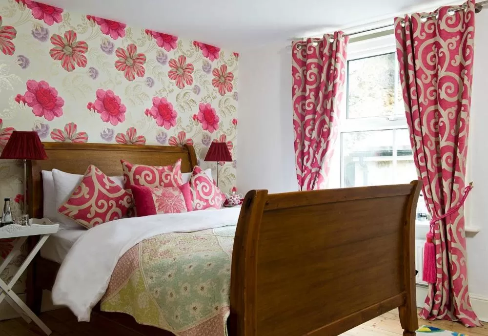 Bed in Teardrop Cottage