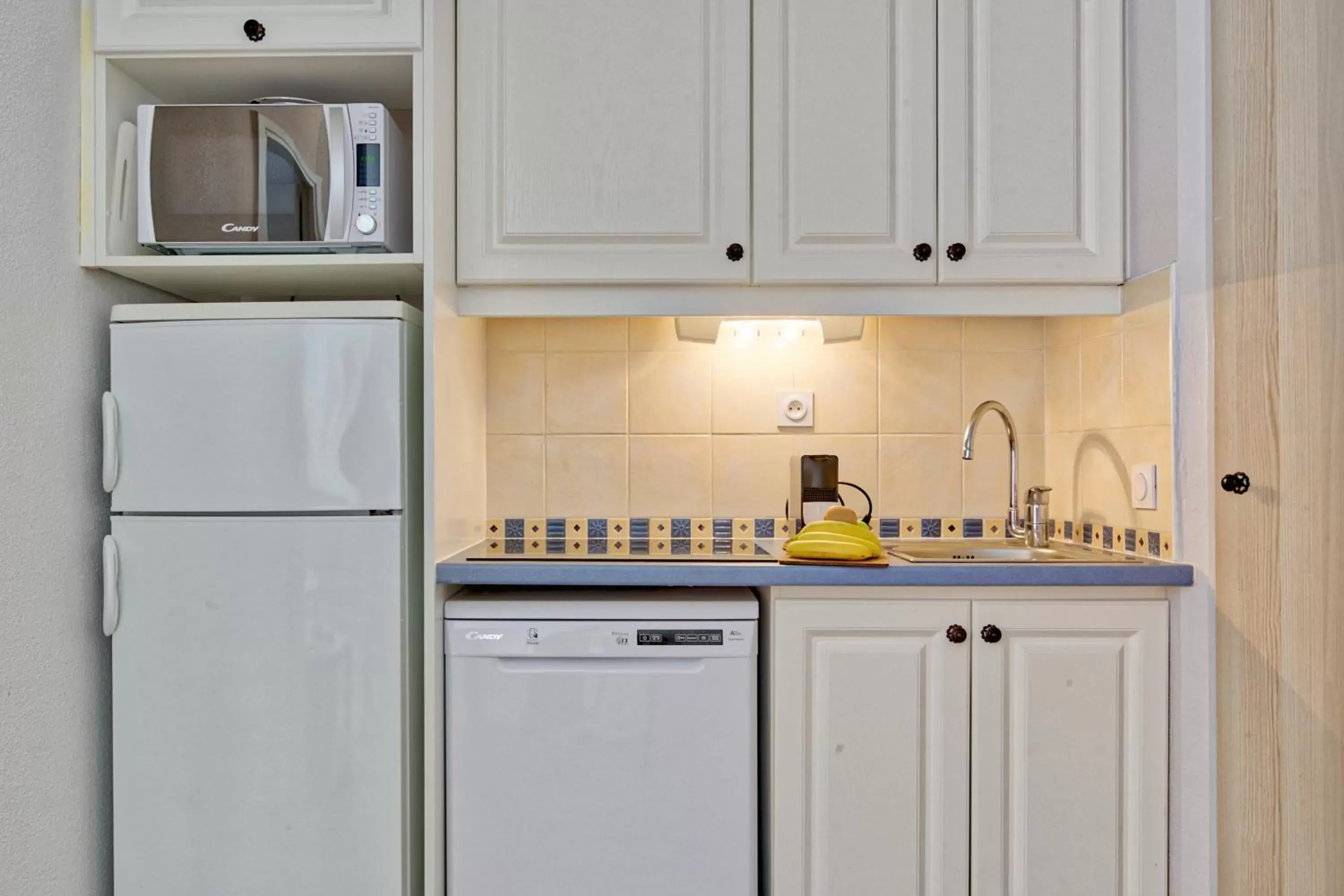 One-Bedroom Apartment with Sleeping Alcove and Terrace or Balcony (6 People) - Garden View in Résidence Pierre & Vacances La Pinède One-Bedroom Apartment with Sleeping Alcove and Terrace or Balcony (6 People) - Garden View in Résidence Pierre & Vacances La Pinède