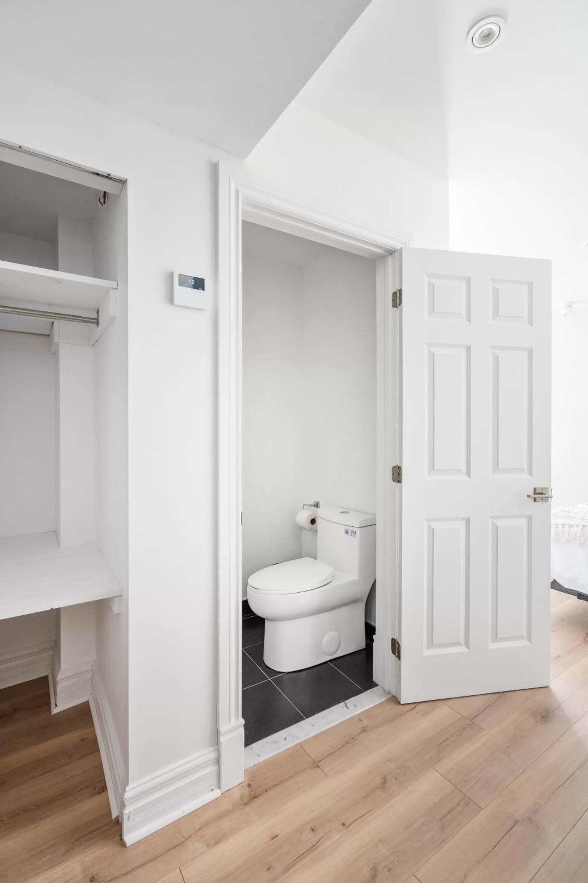 Bathroom in Le Penfield Par Nomade MTL