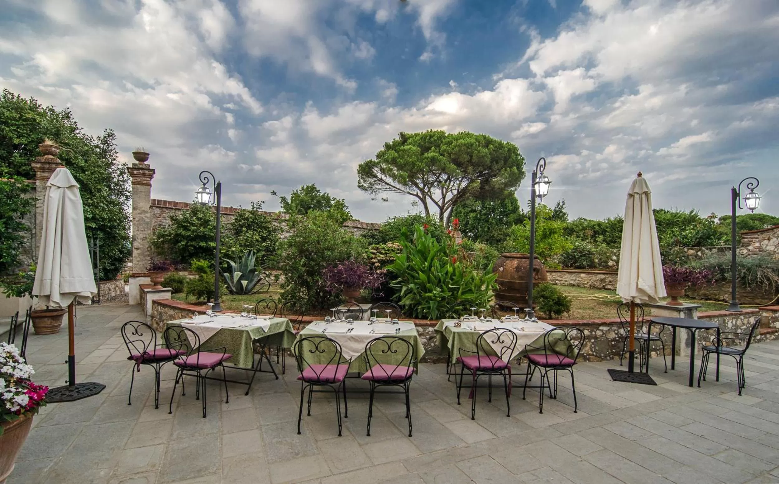 Restaurant/places to eat in Hotel Villa Cheli