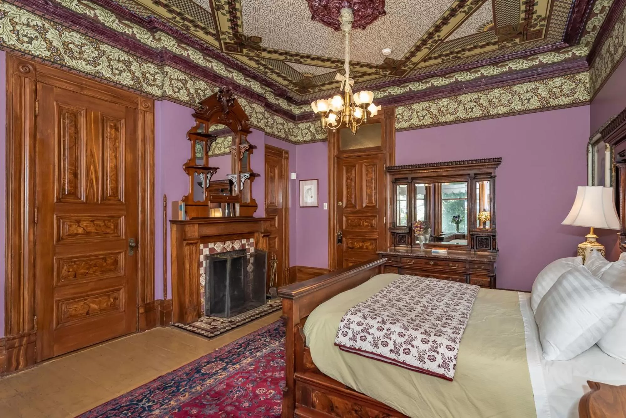 Photo of the whole room in Chateau Tivoli Bed and Breakfast