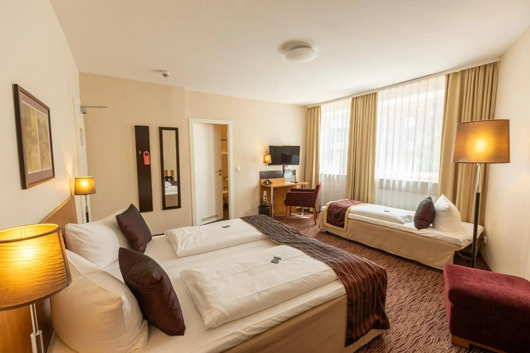 Bedroom, Bed in Comfort Hotel tom Kyle