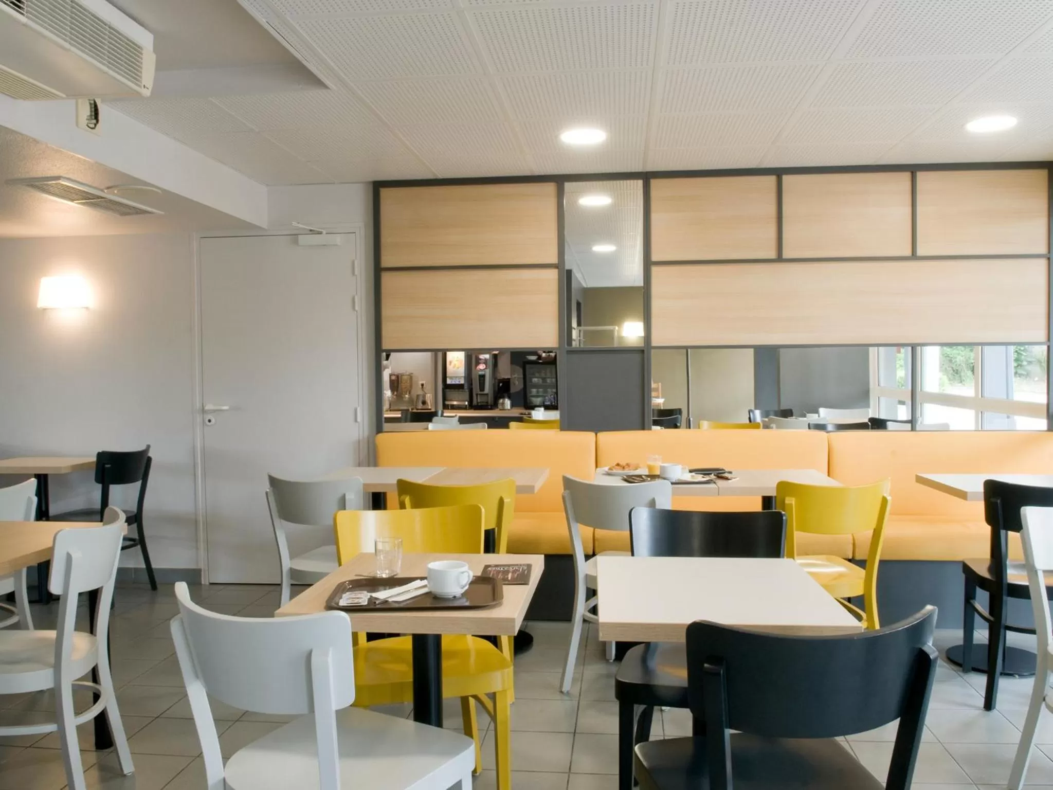 Restaurant/places to eat in B&B HOTEL Amiens