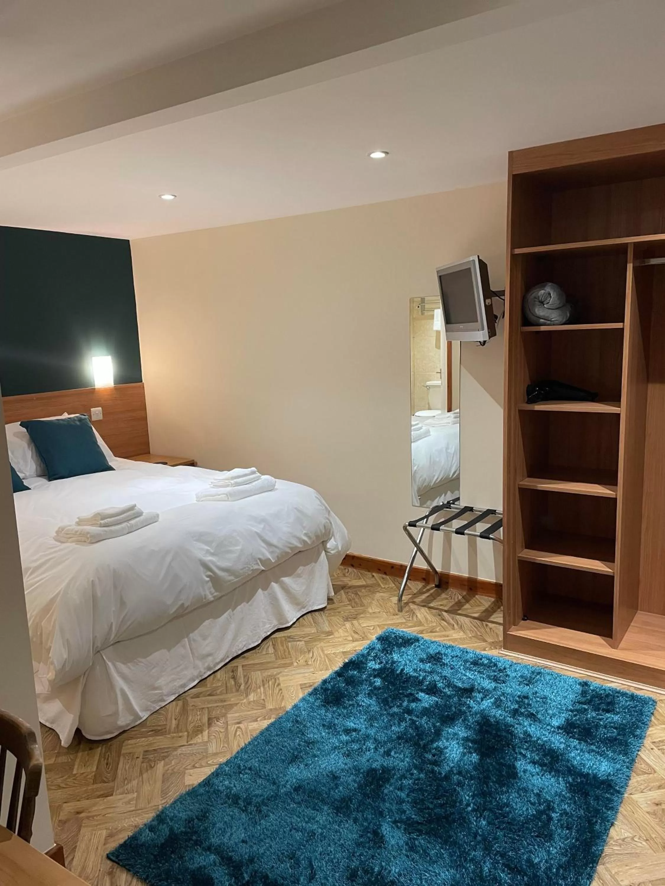 Bedroom, Bed in The King Alfred