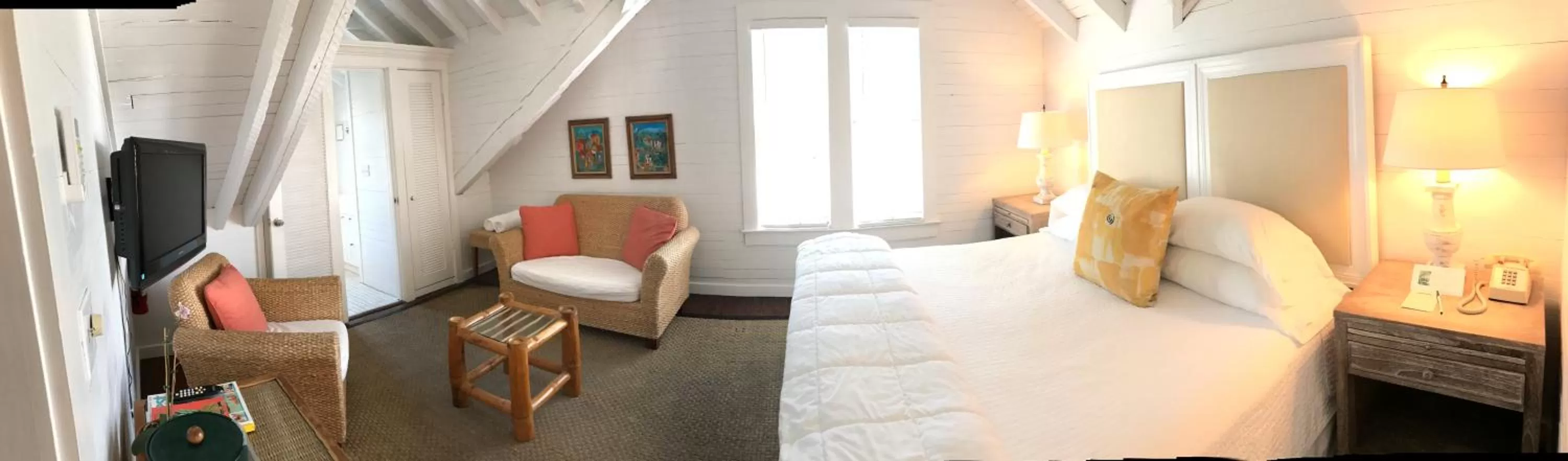 Photo of the whole room, Bed in Simonton Court Historic Inn & Cottages