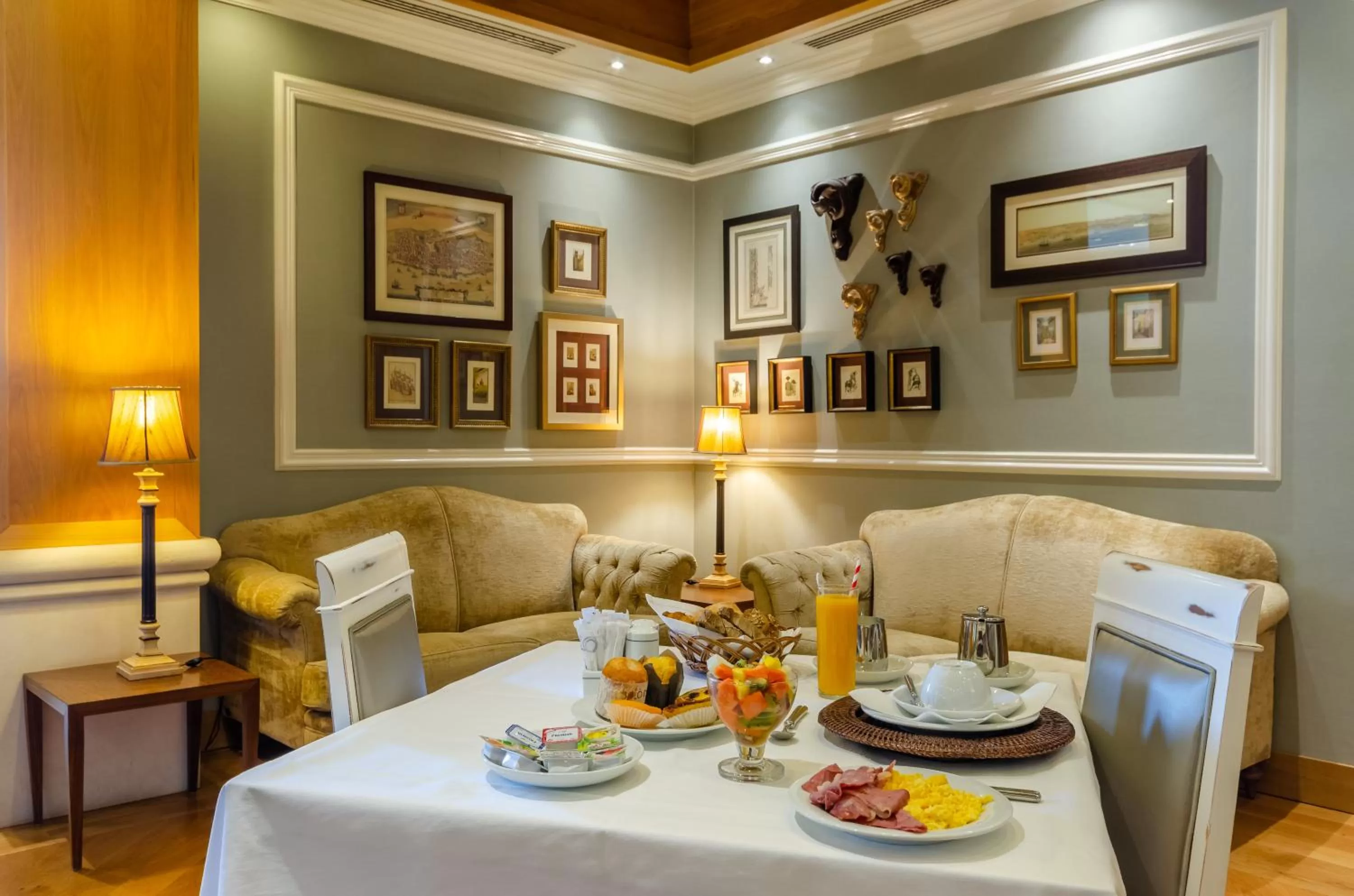 Buffet breakfast in Olissippo Castelo