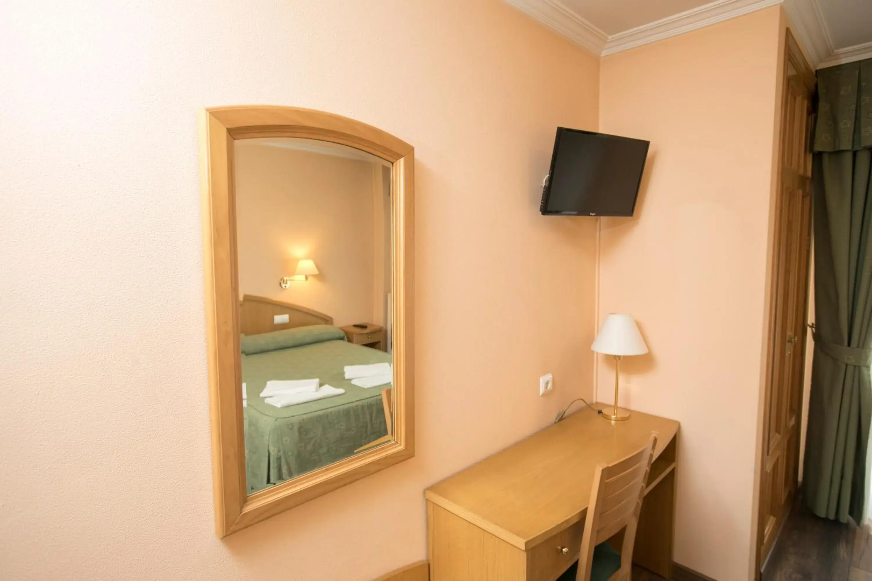 Triple Room with Balcony - single occupancy in Hotel PAYRO Triple Room with Balcony - single occupancy in Hotel PAYRO