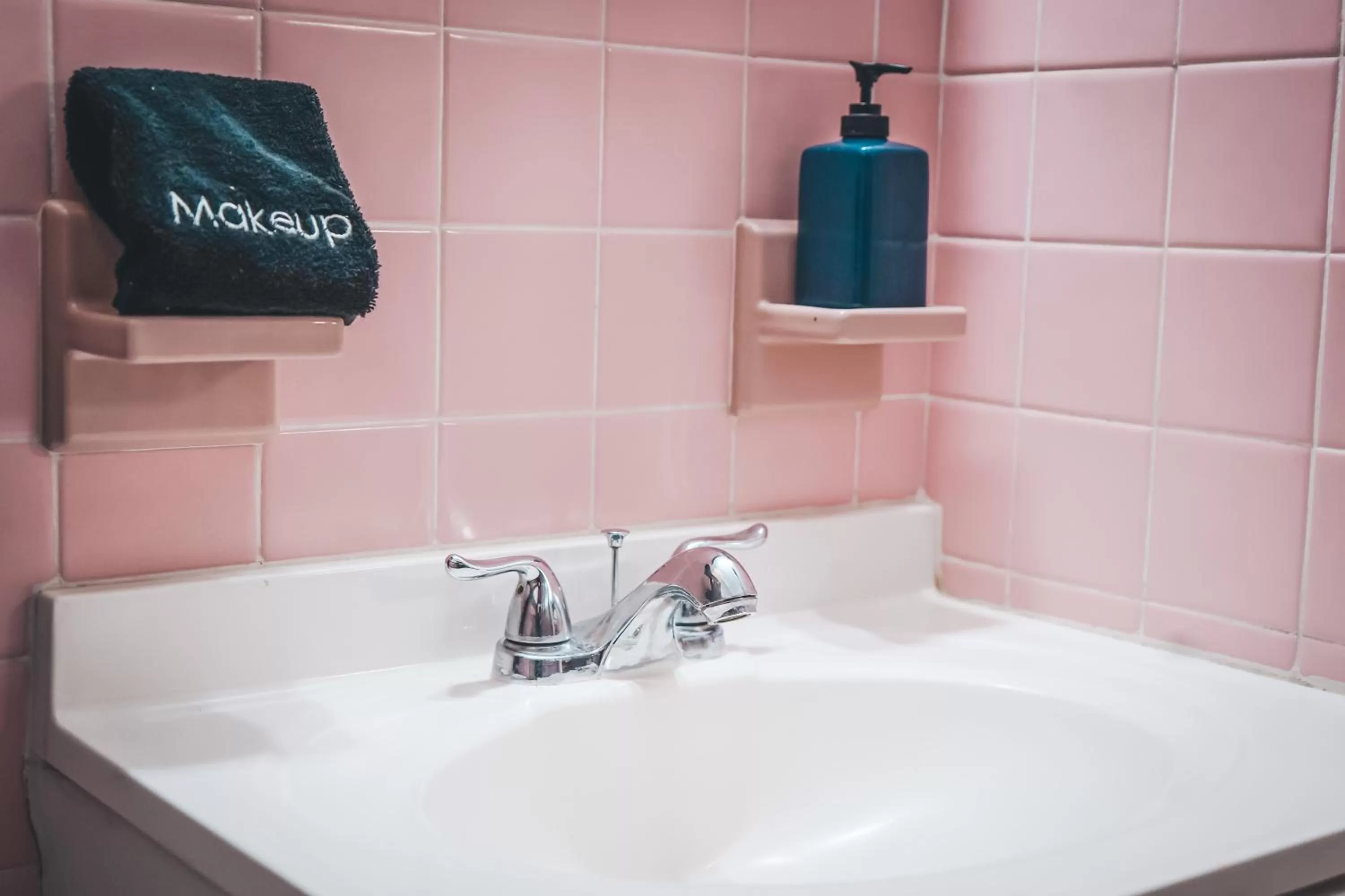 Bathroom in Hollywood Light Haven Lodge