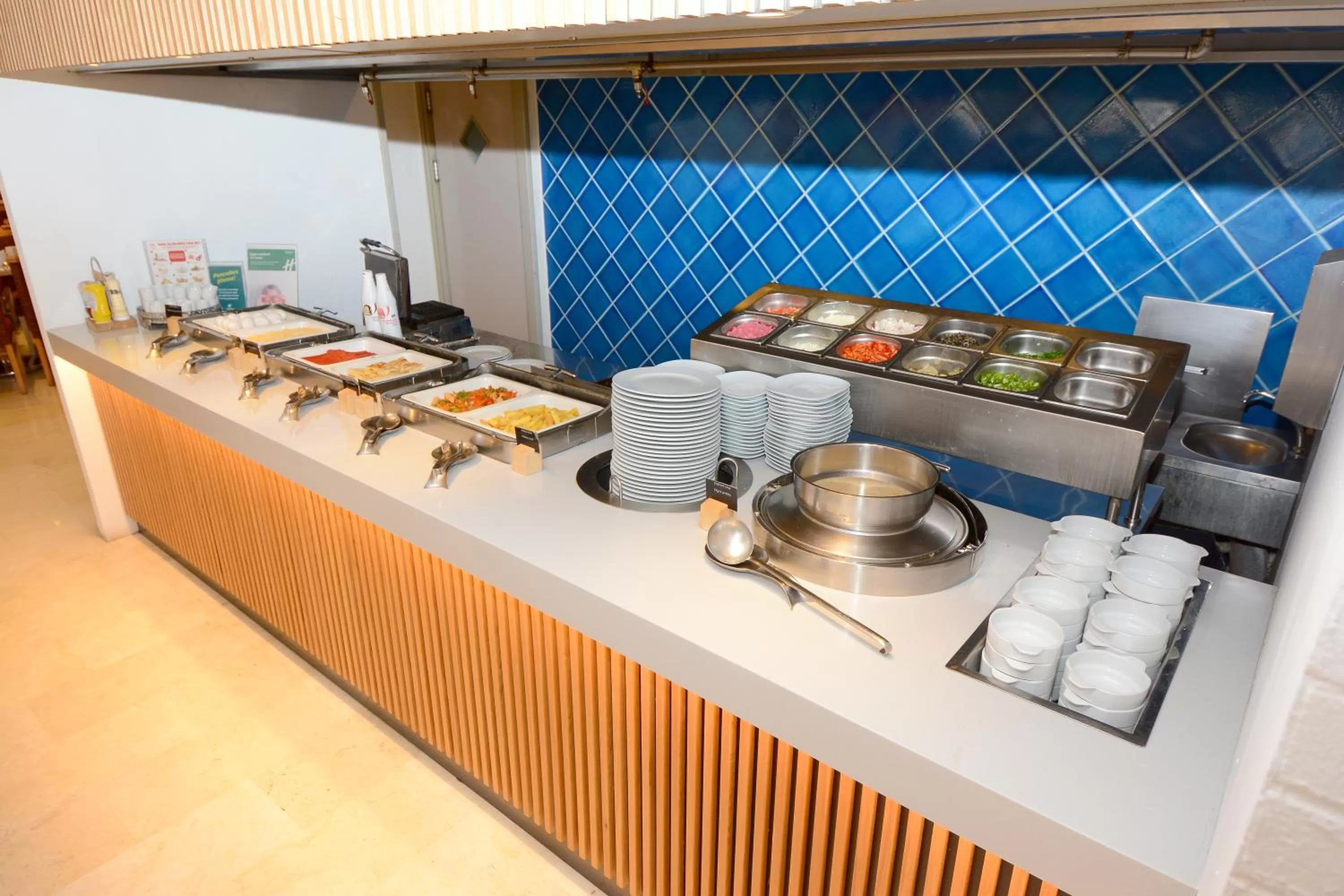 Restaurant/places to eat in Holiday Inn Istanbul City by IHG