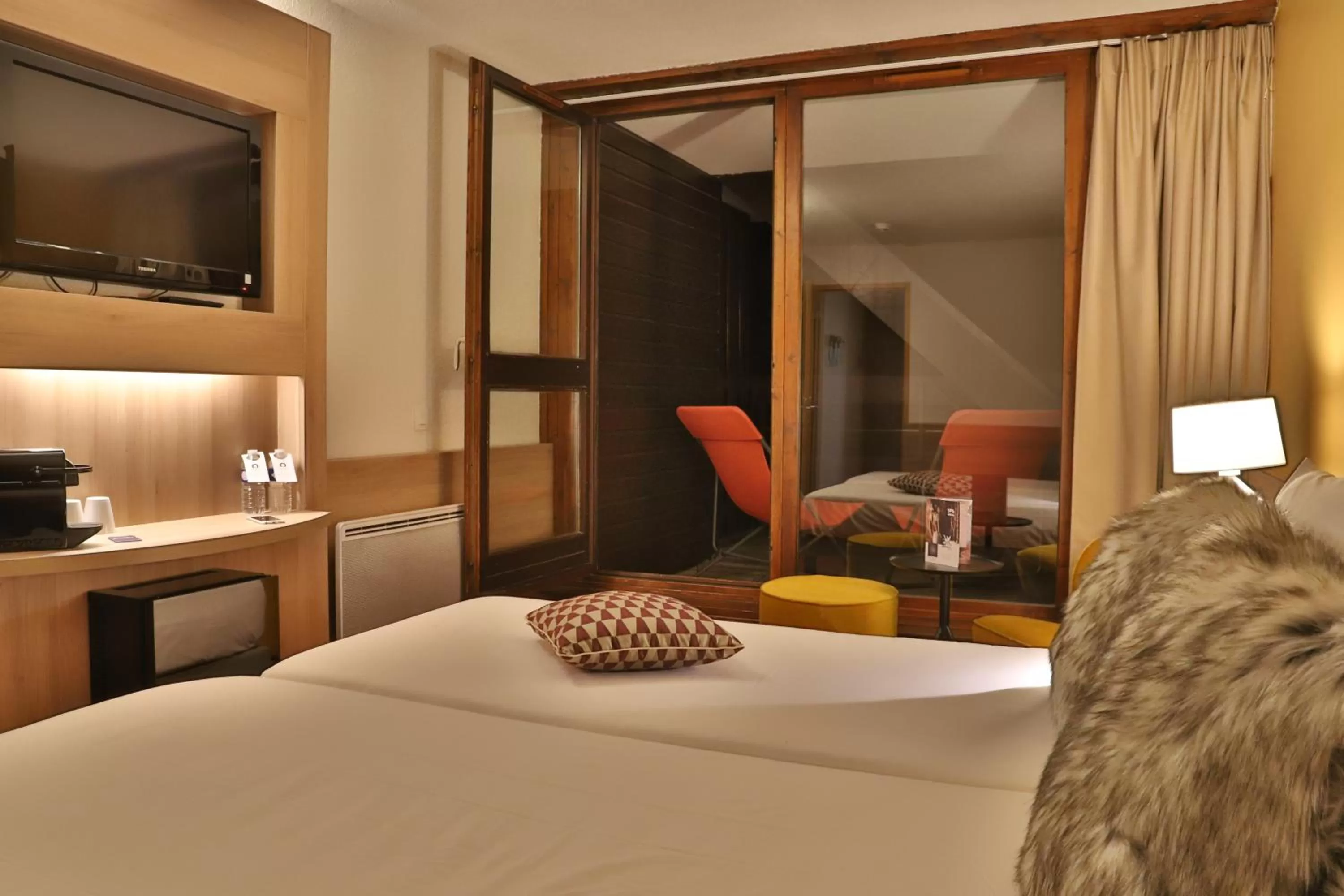 Bedroom, Bed in SOWELL HOTELS Mont Blanc et SPA