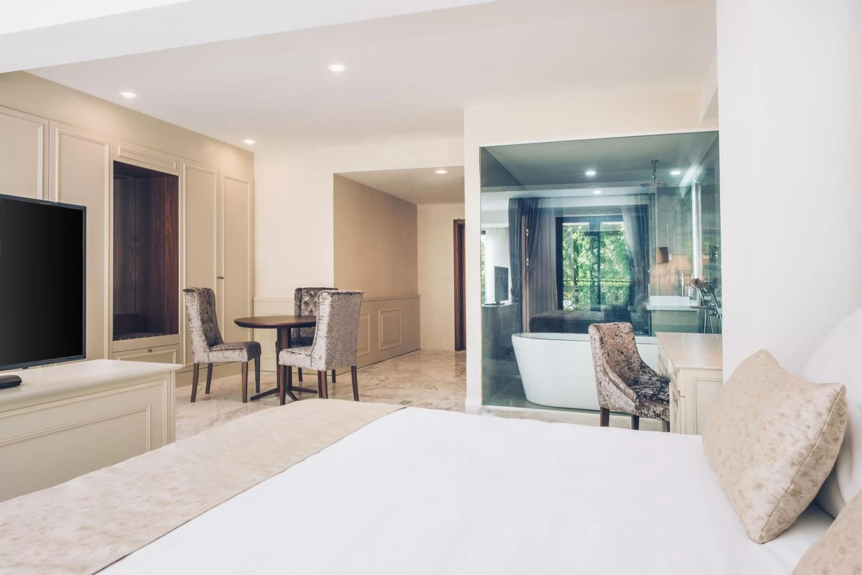 Photo of the whole room, Bed in Iberostar Waves Slavija