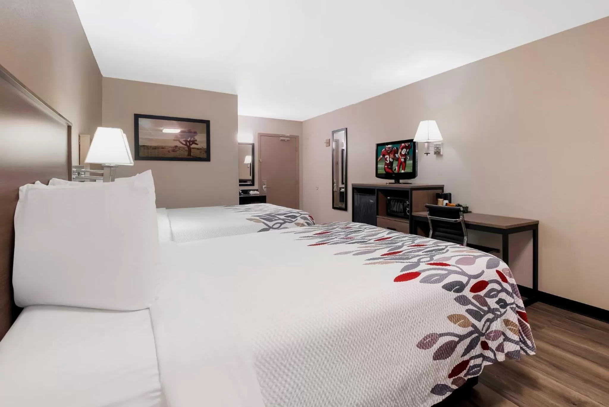 Bedroom, Bed in Red Roof Inn Chattanooga - Lookout Mountain