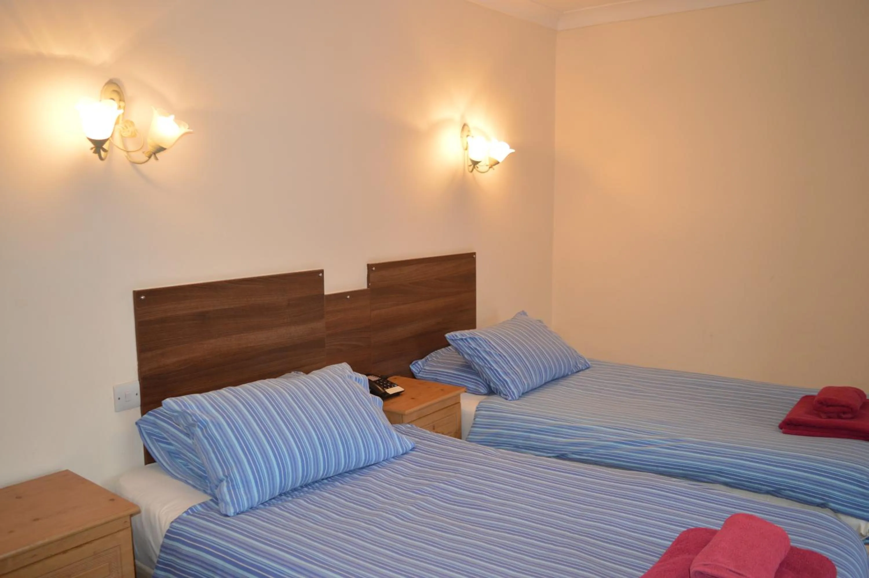 Bedroom, Bed in Globe Hotel