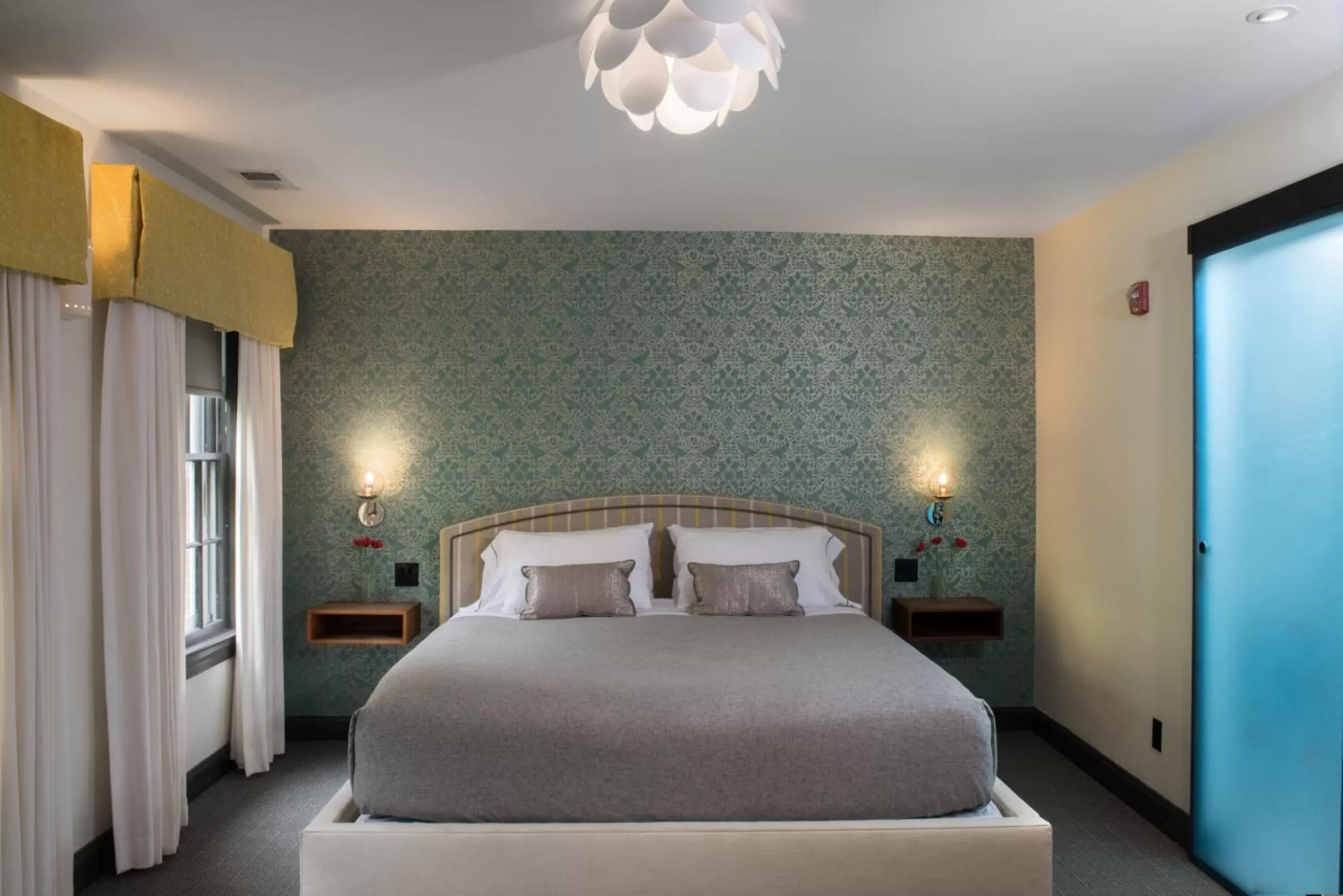 Superior King Room in The Poppy Georgetown Guesthouse and Gardens Superior King Room in The Poppy Georgetown Guesthouse and Gardens