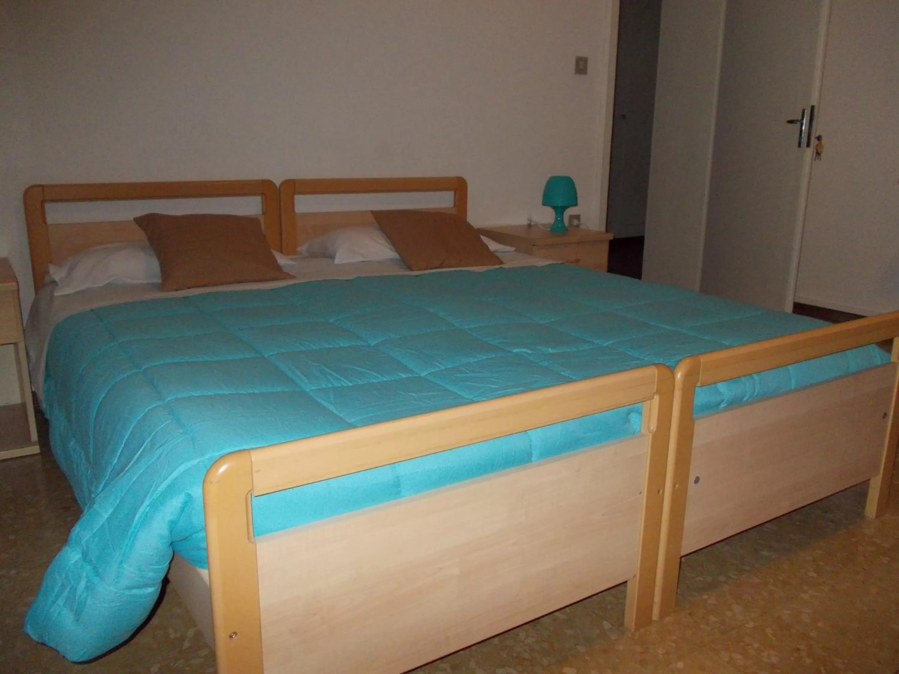 Bed in Travellers Lodge Bed & Rooms