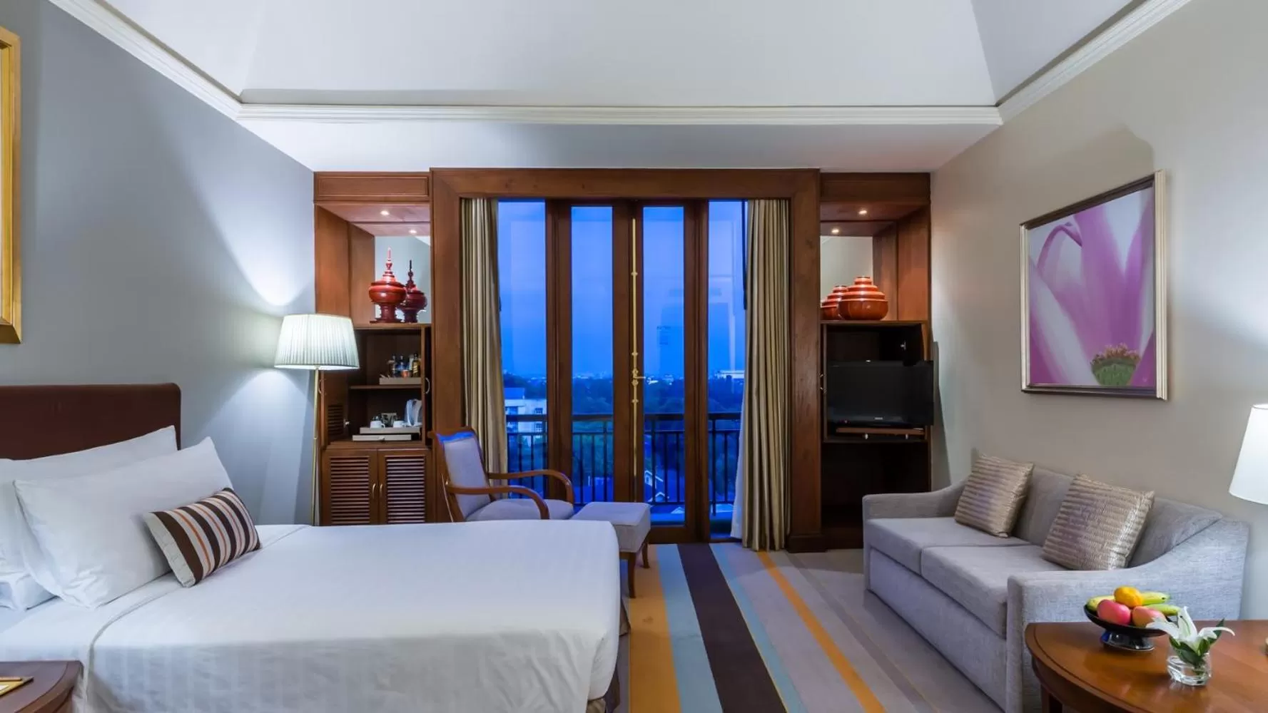 Bedroom, Bed in Chatrium Hotel Royal Lake Yangon