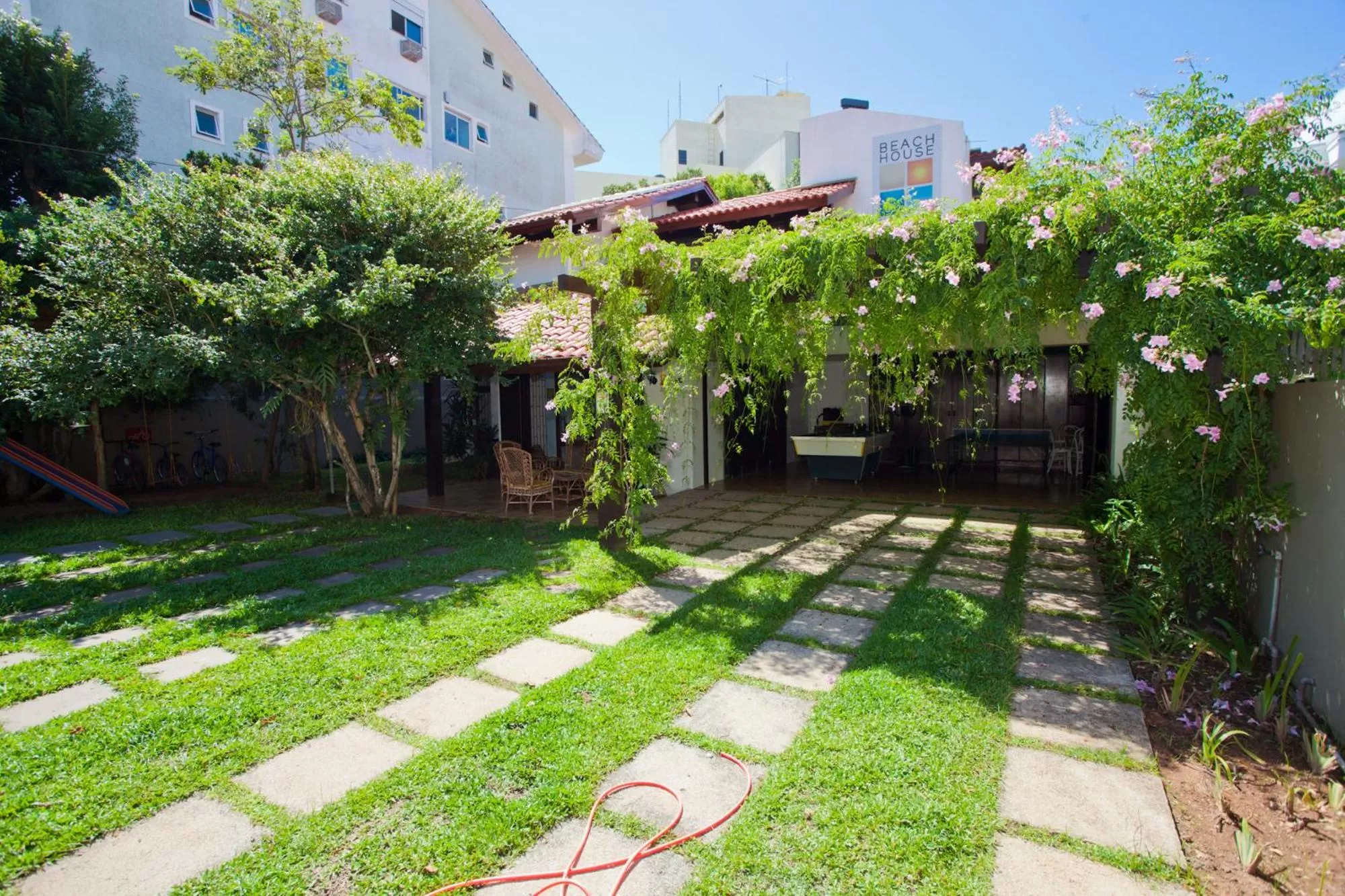 Facade/entrance, Property Building in Beach House Floripa