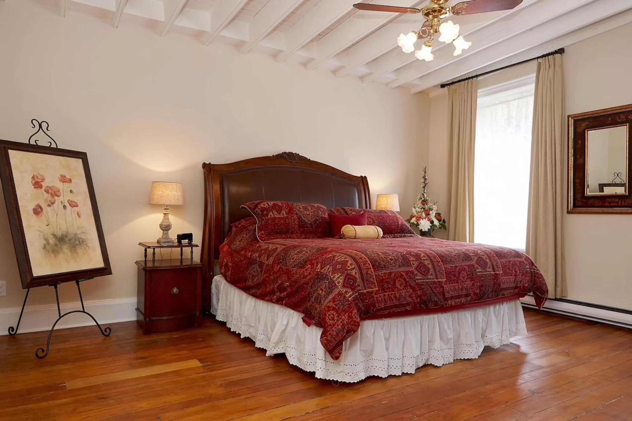 Bedroom, Bed in Cheltenham Suites