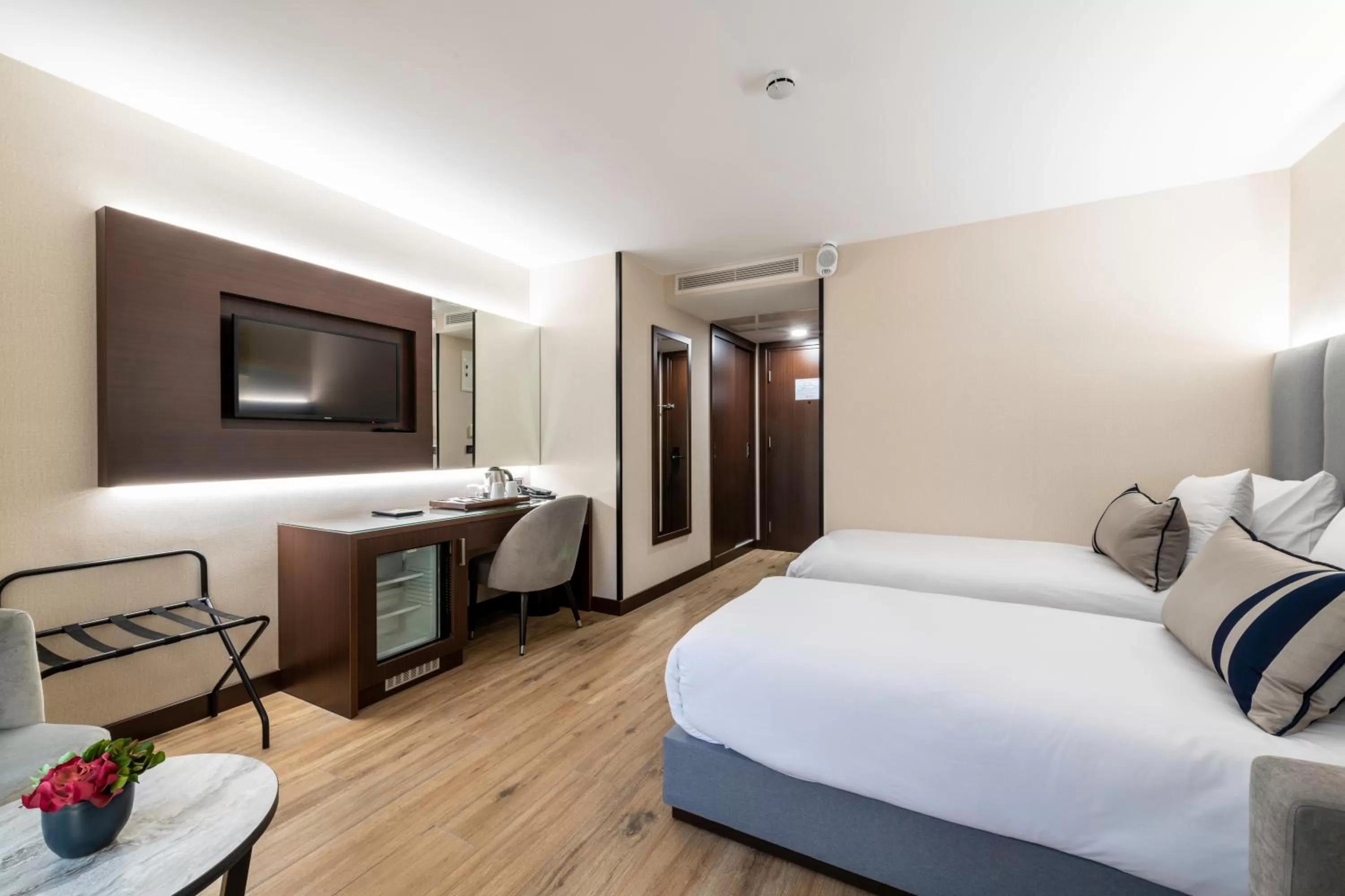 Photo of the whole room, Bed in Aprilis Deluxe Hotel