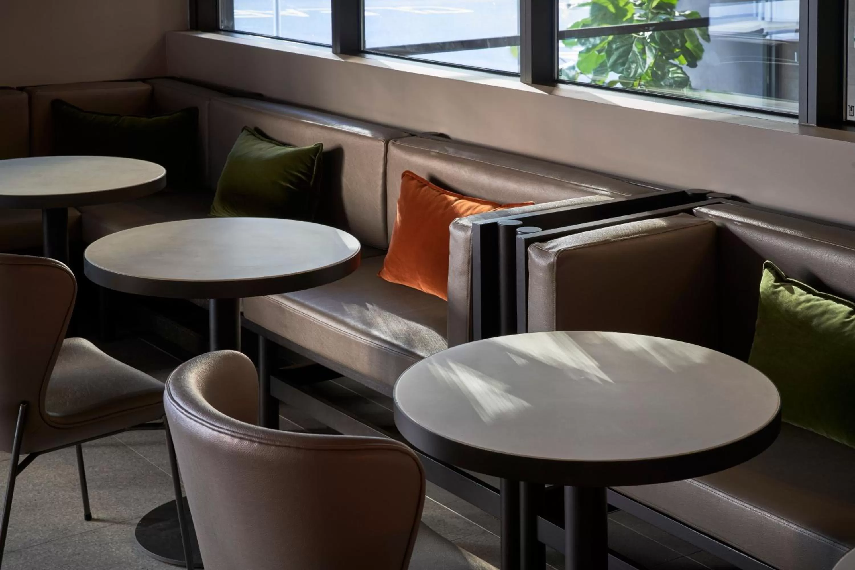 Lounge or bar in Courtyard by Marriott Melbourne Flagstaff Gardens