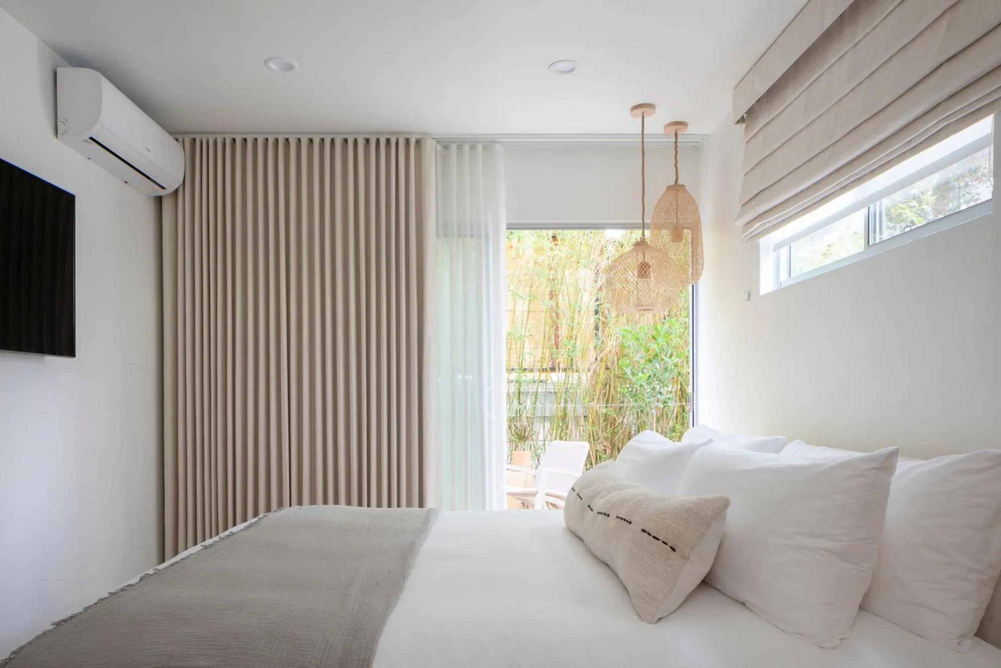 Bed in The Pearl Hotel