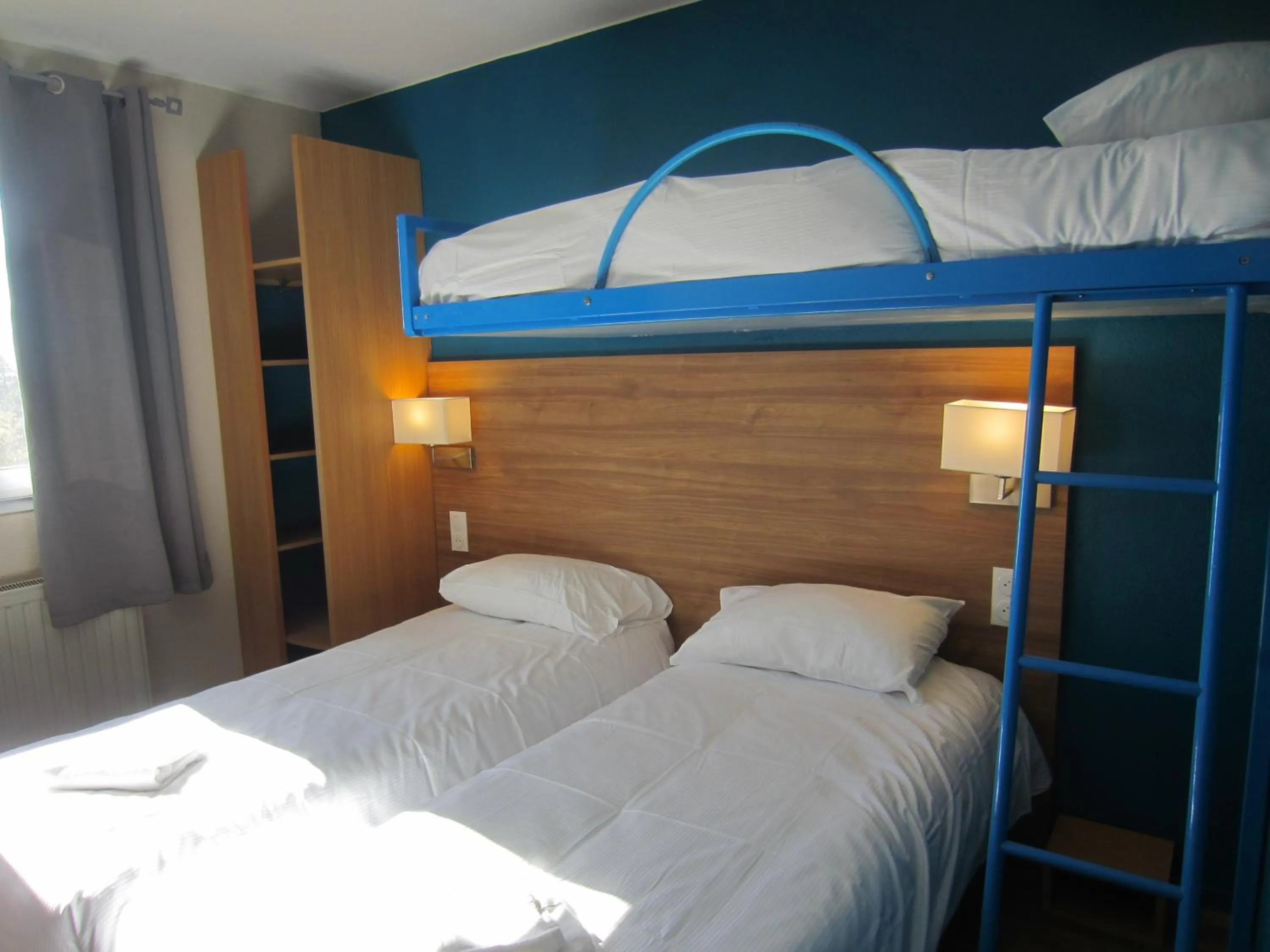 Bed in The Originals Access, Hôtel les Iris, Berck-sur-Mer