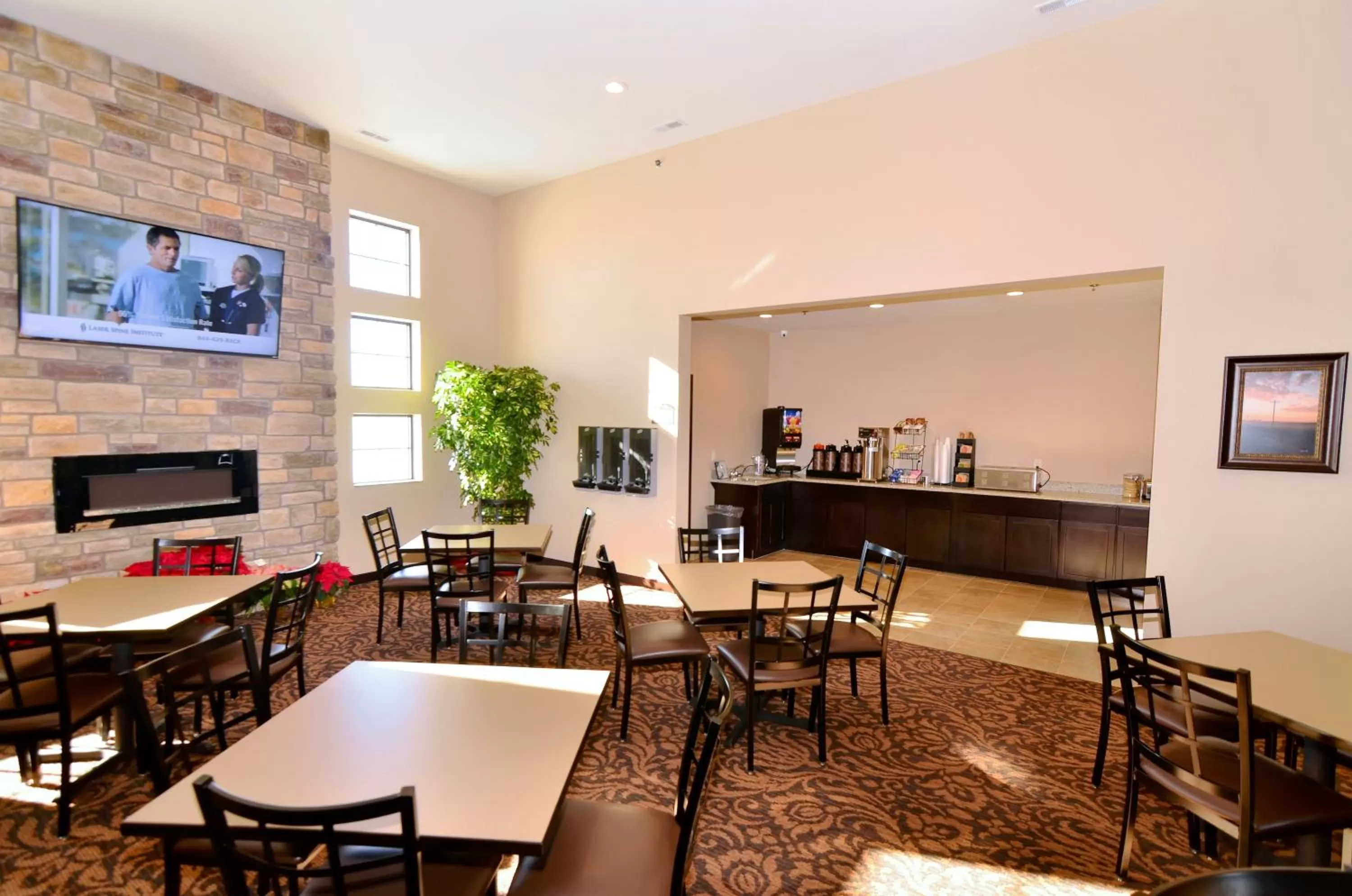 Breakfast in Cobblestone Inn & Suites - Holstein