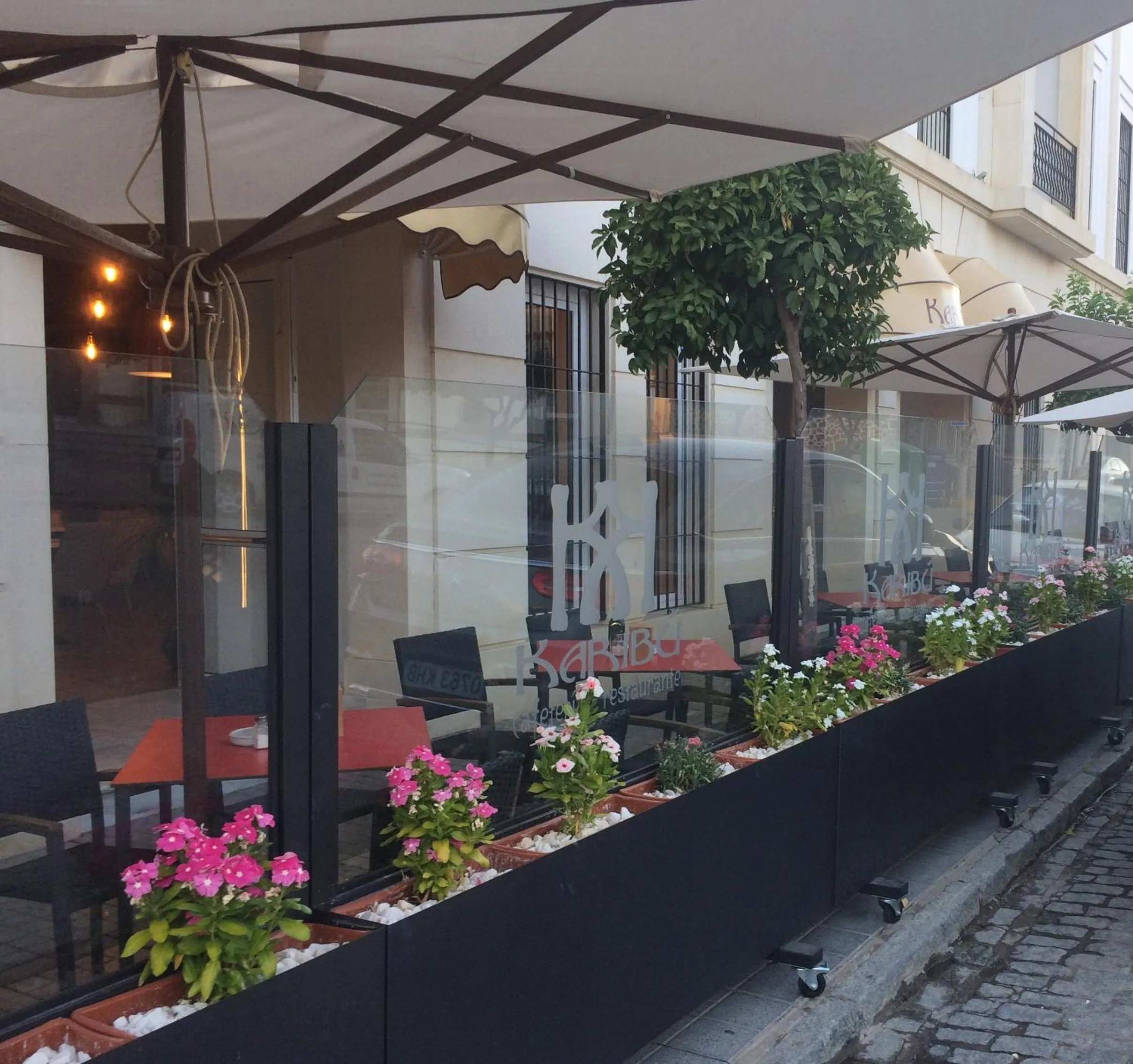 Restaurant/places to eat in Hotel Castillo