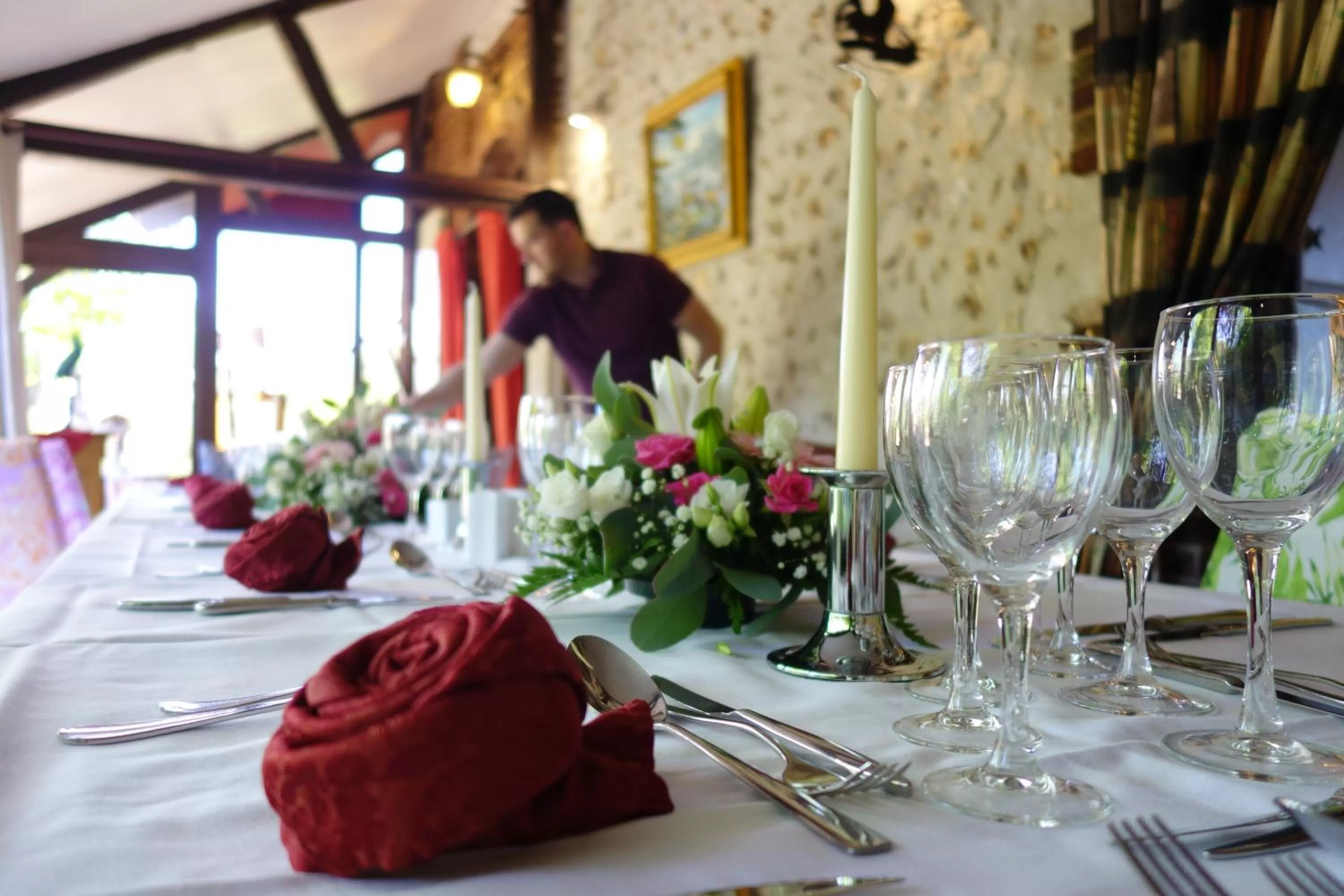 Restaurant/places to eat in Château Corneille