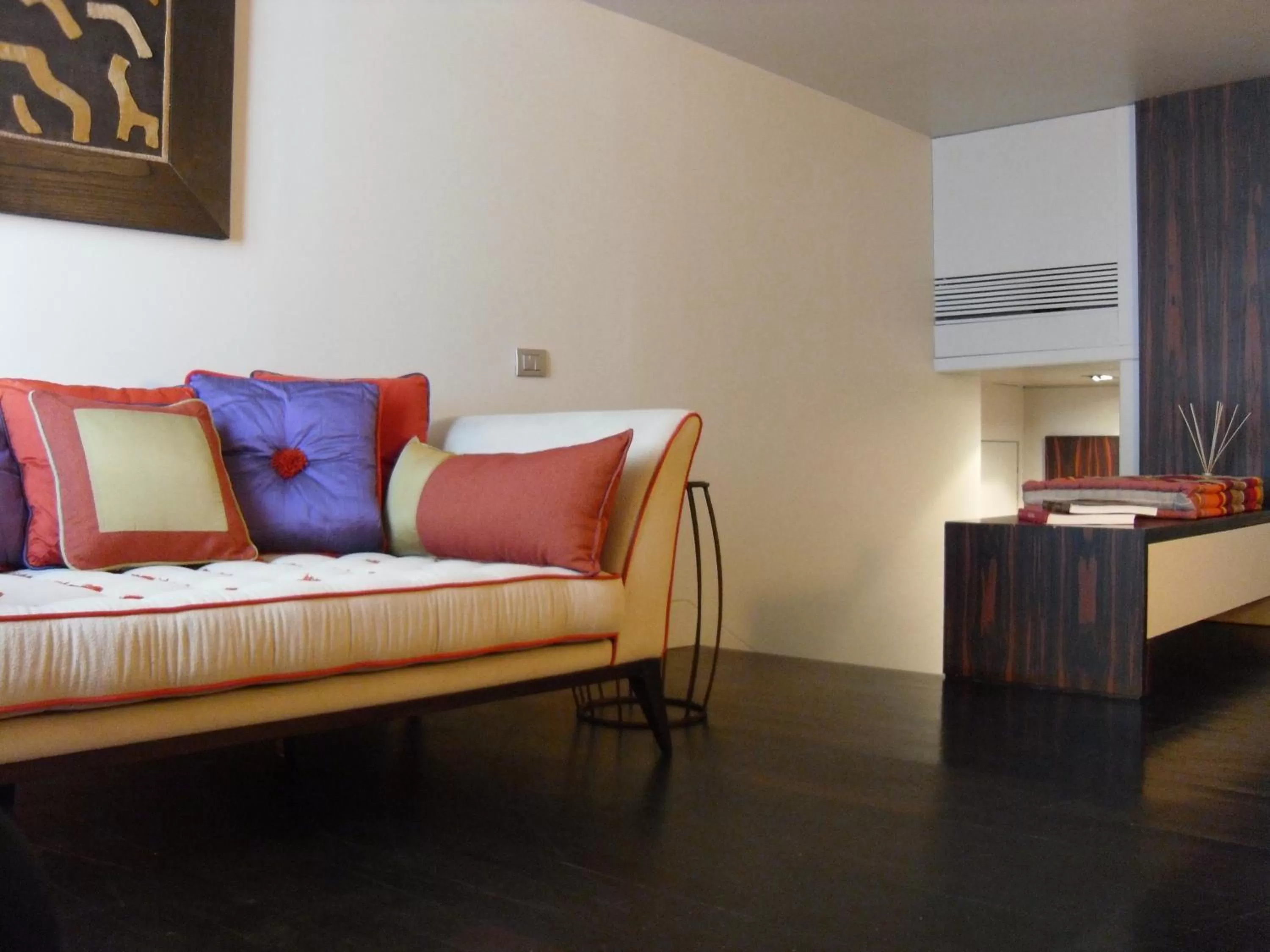 Seating area, Bed in Sina The Gray