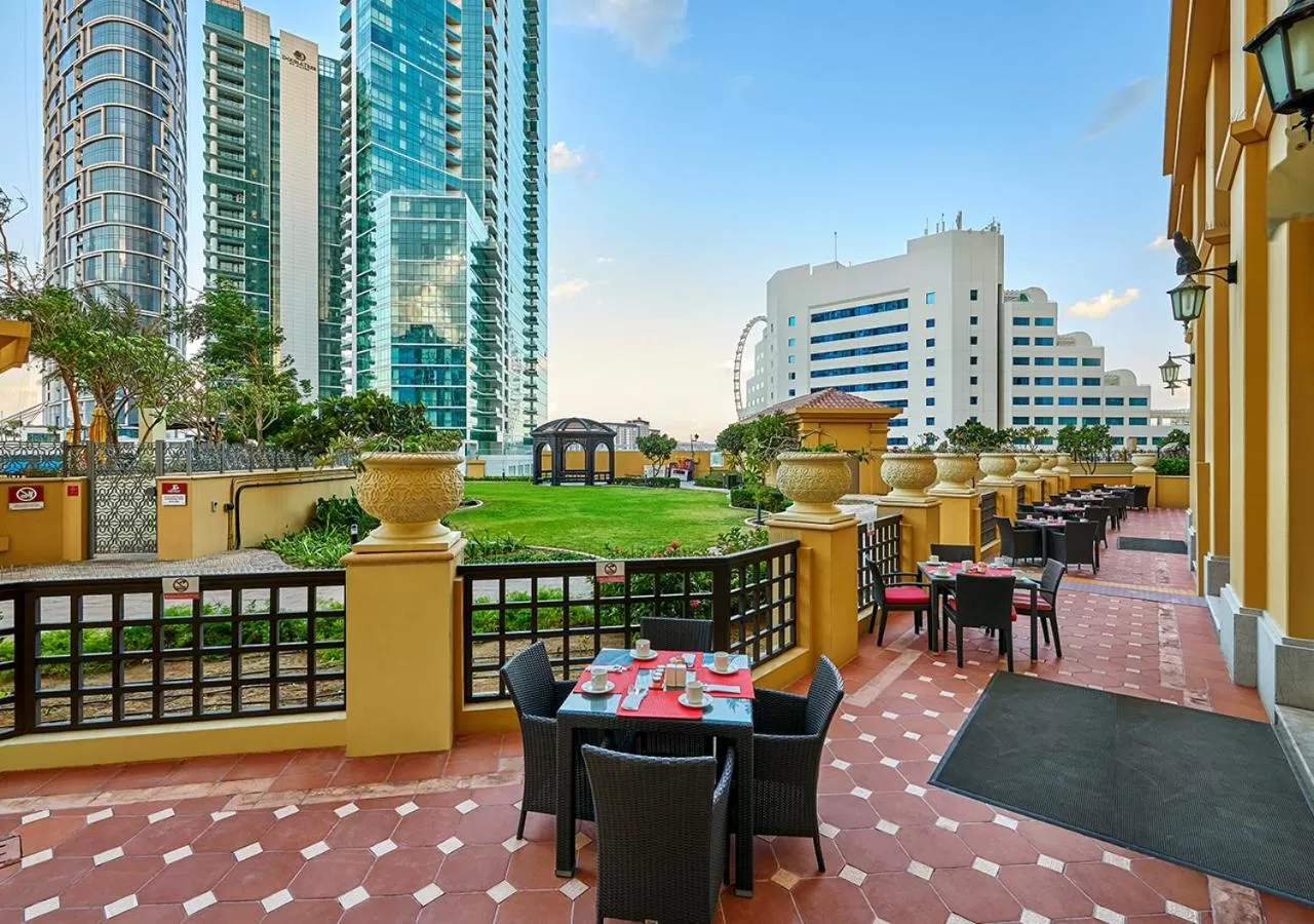 Restaurant/places to eat in Ramada Hotel, Suites and Apartments by Wyndham Dubai JBR